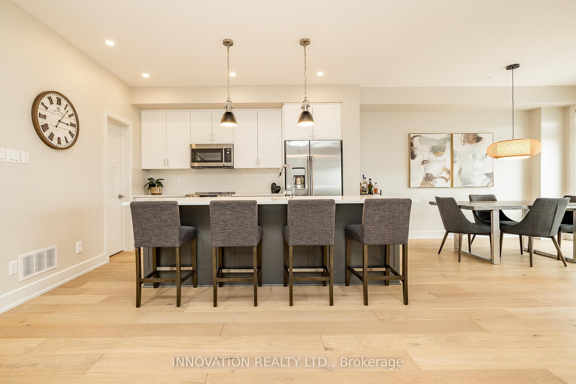663 Putney Crescent photo 9