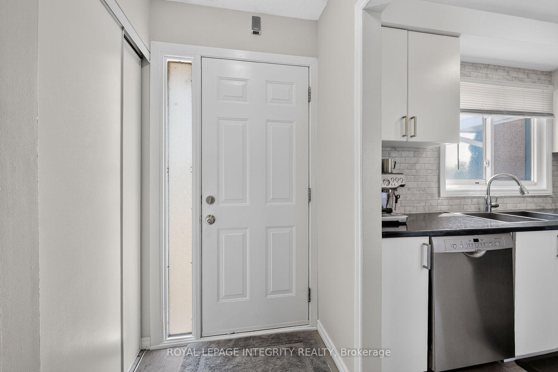 4356 Stella Crescent photo 4