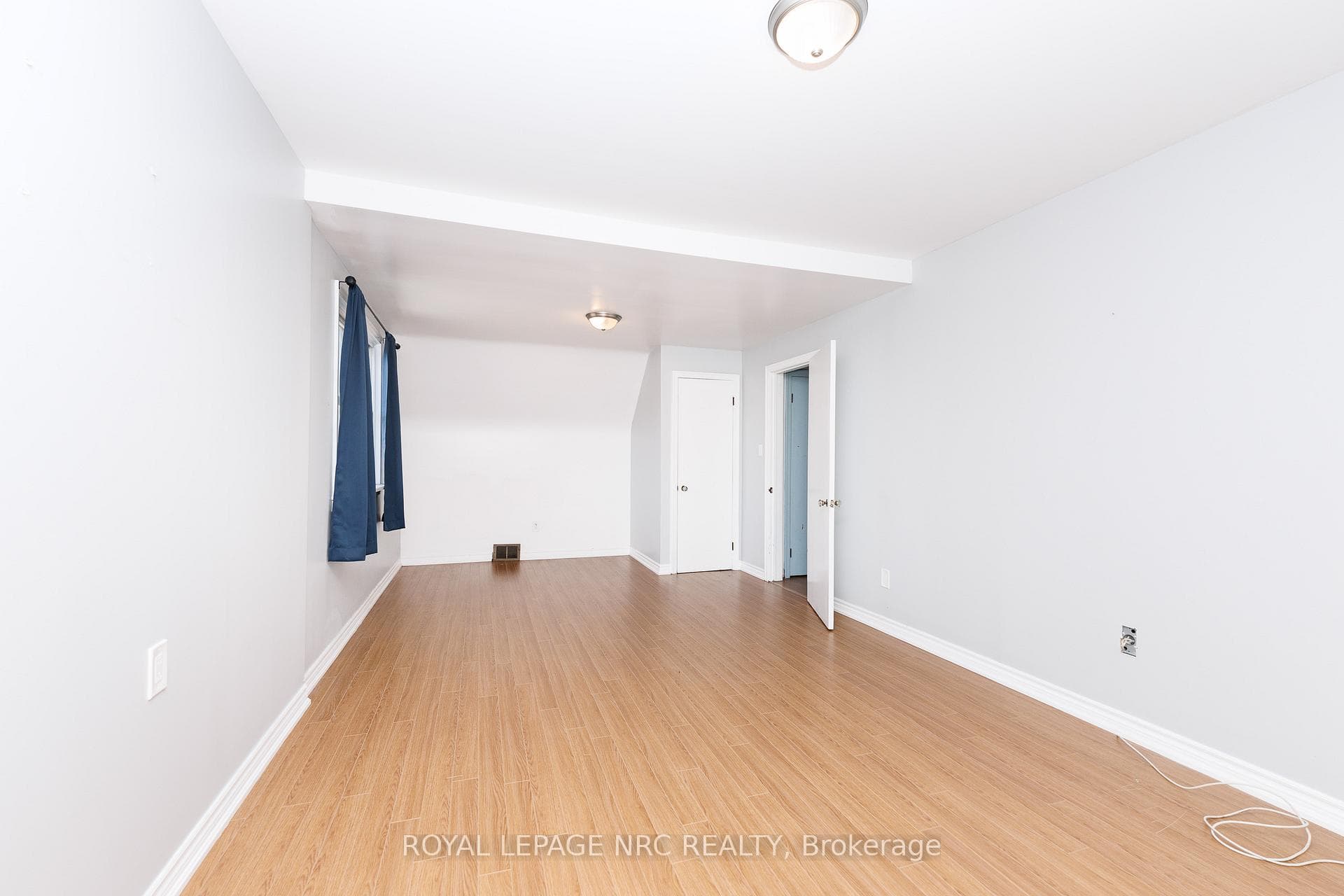 HUGE REAR LIVING ROOM