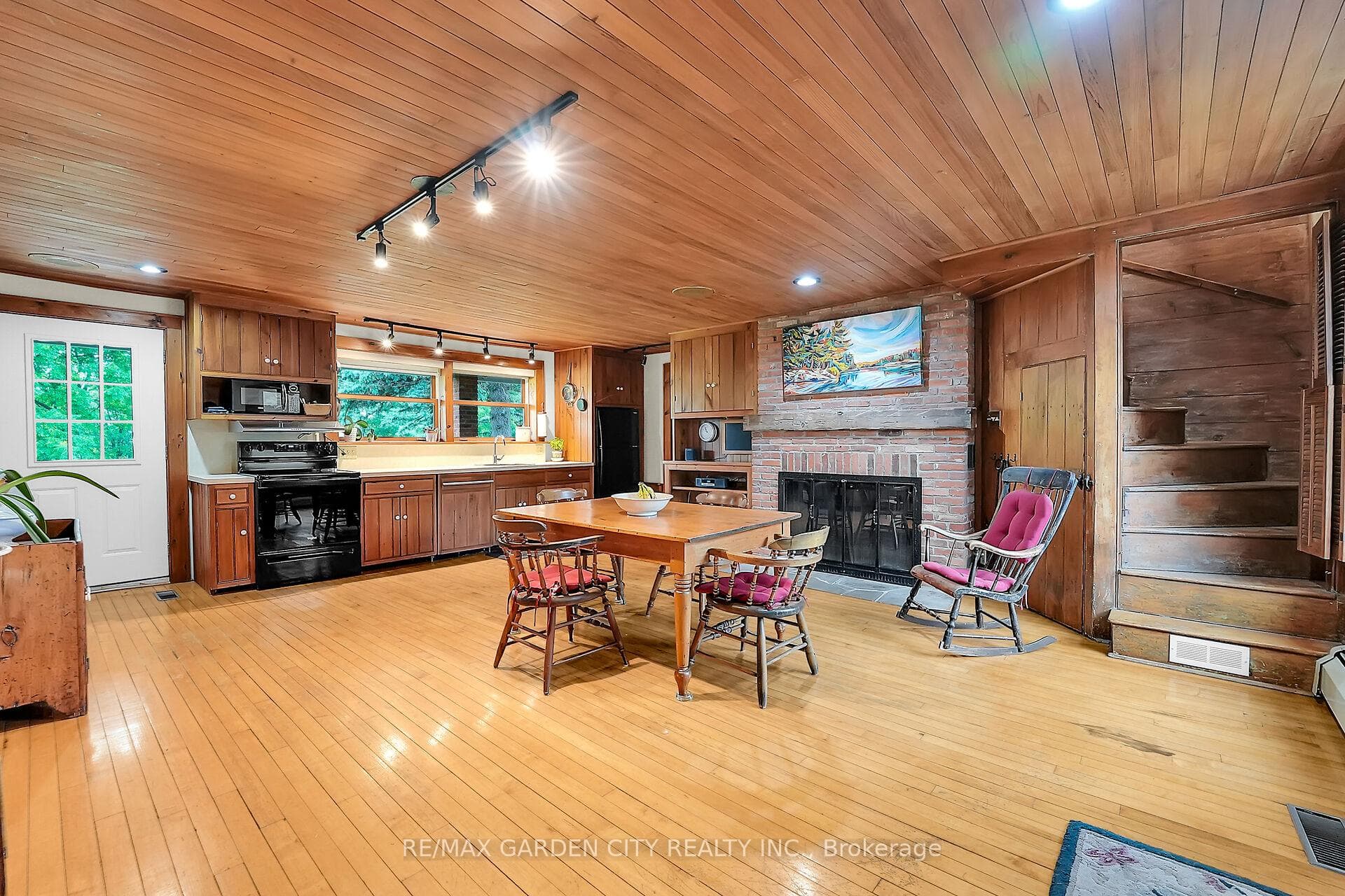 2432 Seburn Road photo 22