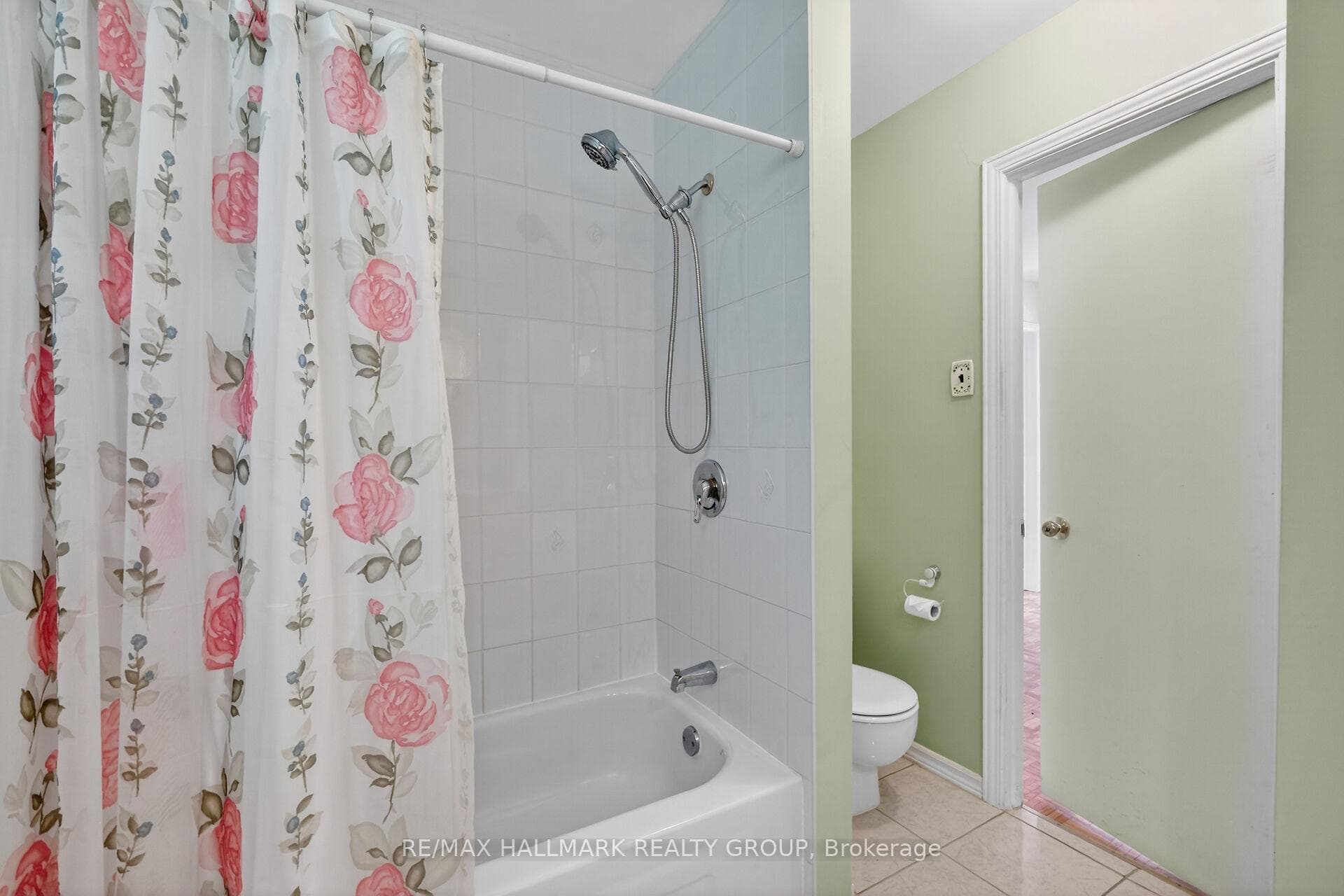 4 Piece bath on 2nd floor