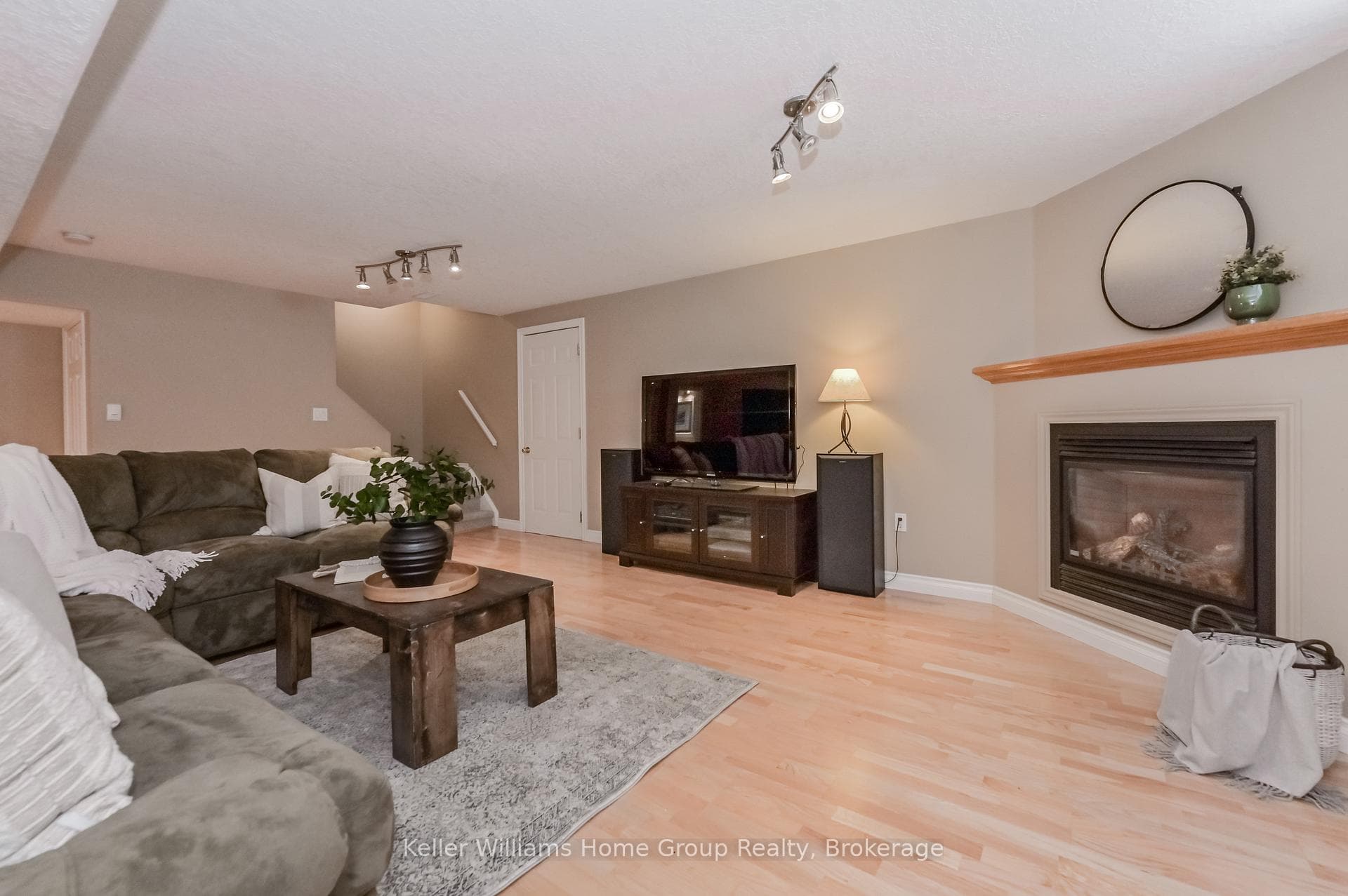 101 Thomas Boulevard photo 27