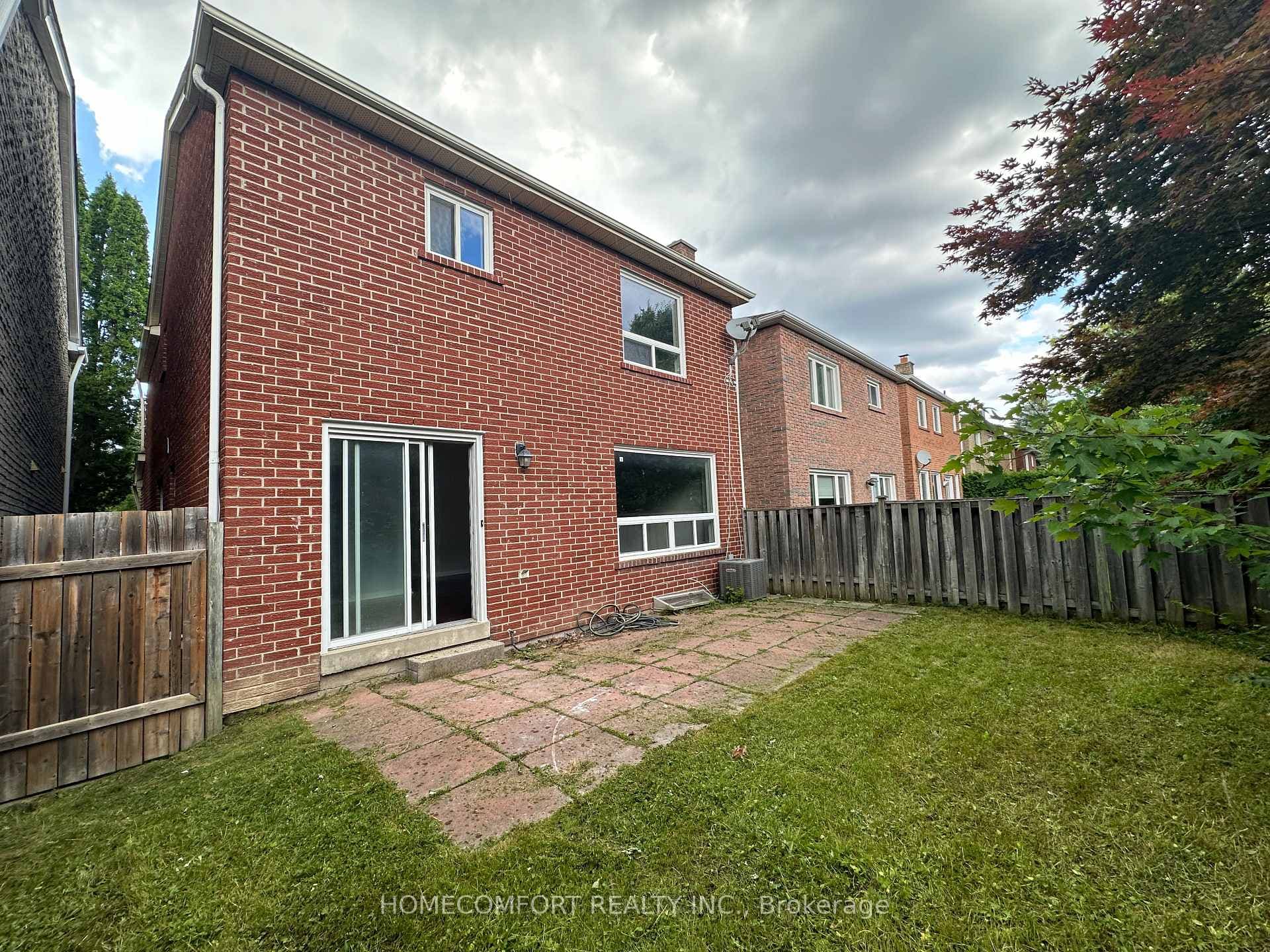 200 Glenmanor Way photo 35