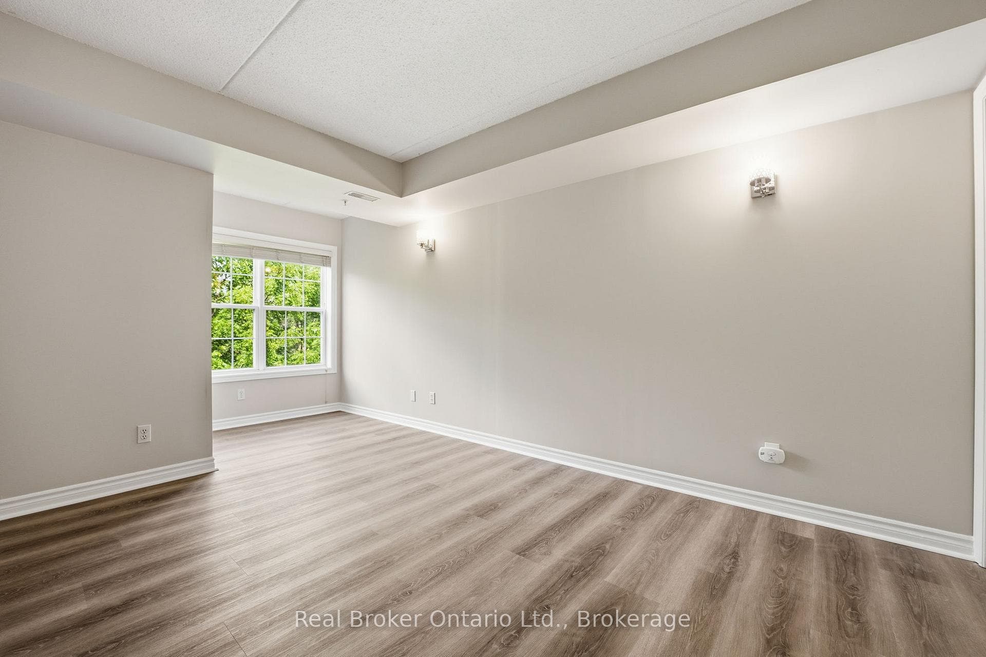 2065 Appleby Line Unit 205 photo 12