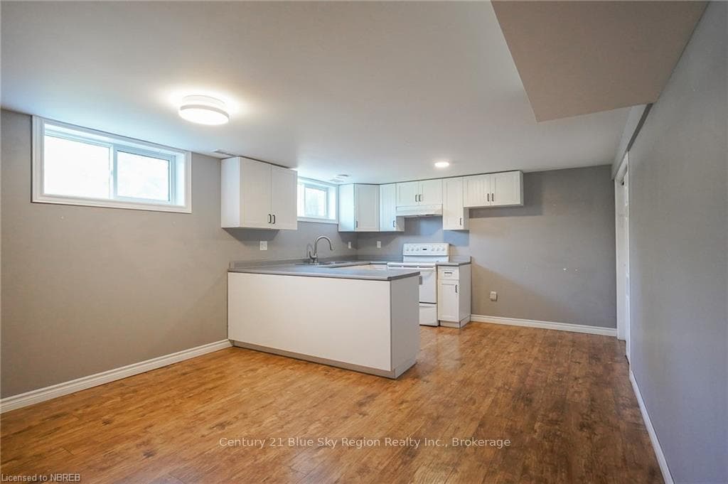 56 EGLINGTON Road photo 28