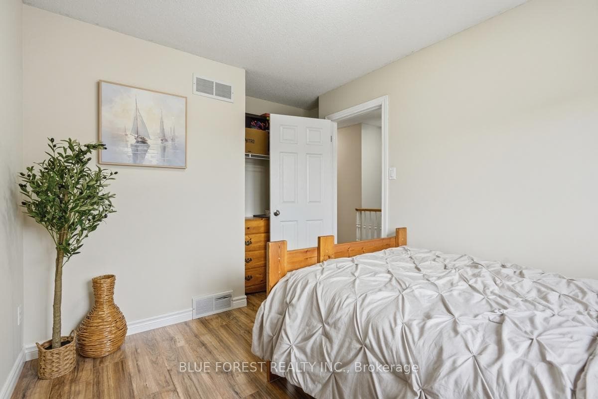 1367 Reardon Boulevard photo 29