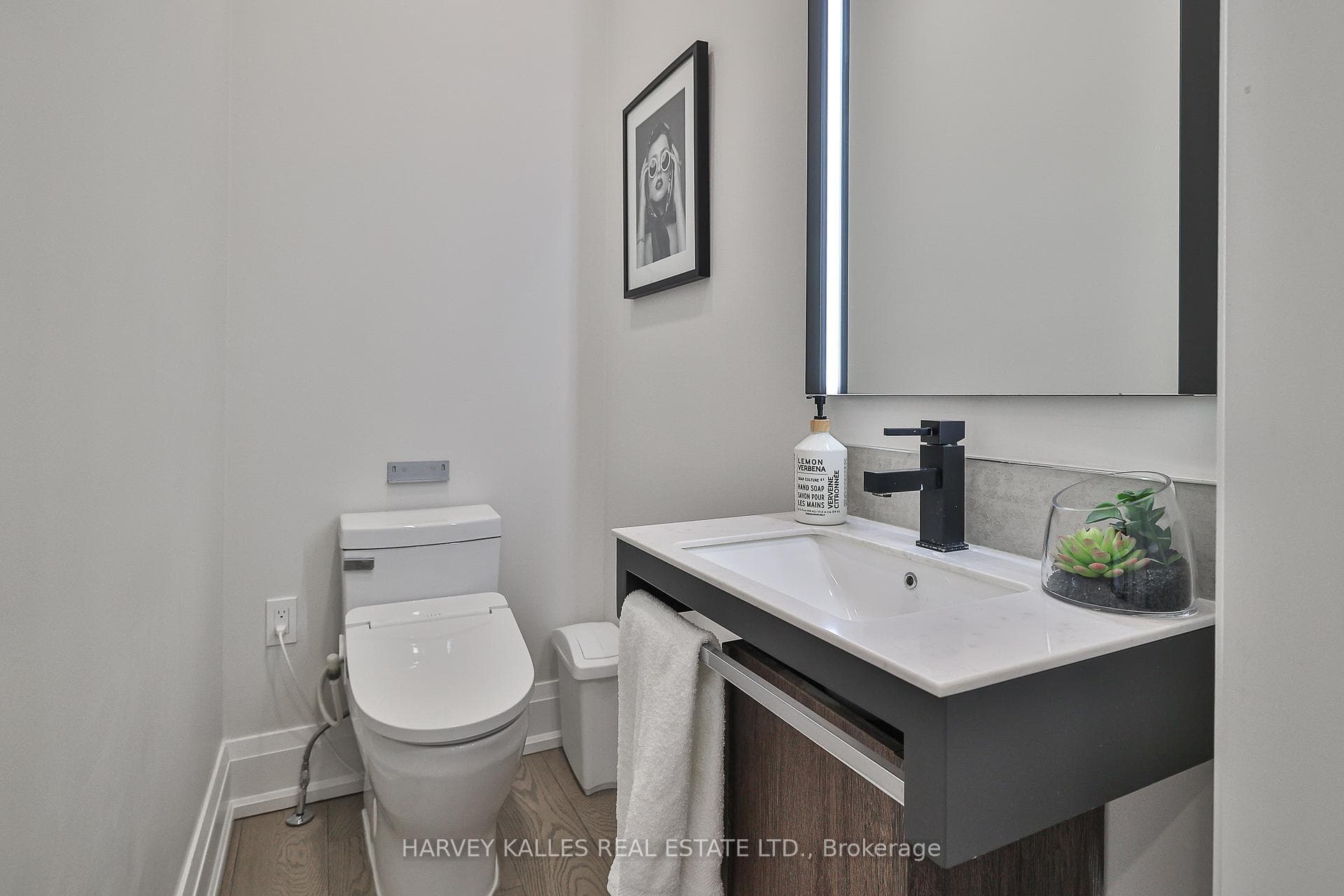 87B Bedford Park Avenue photo 20