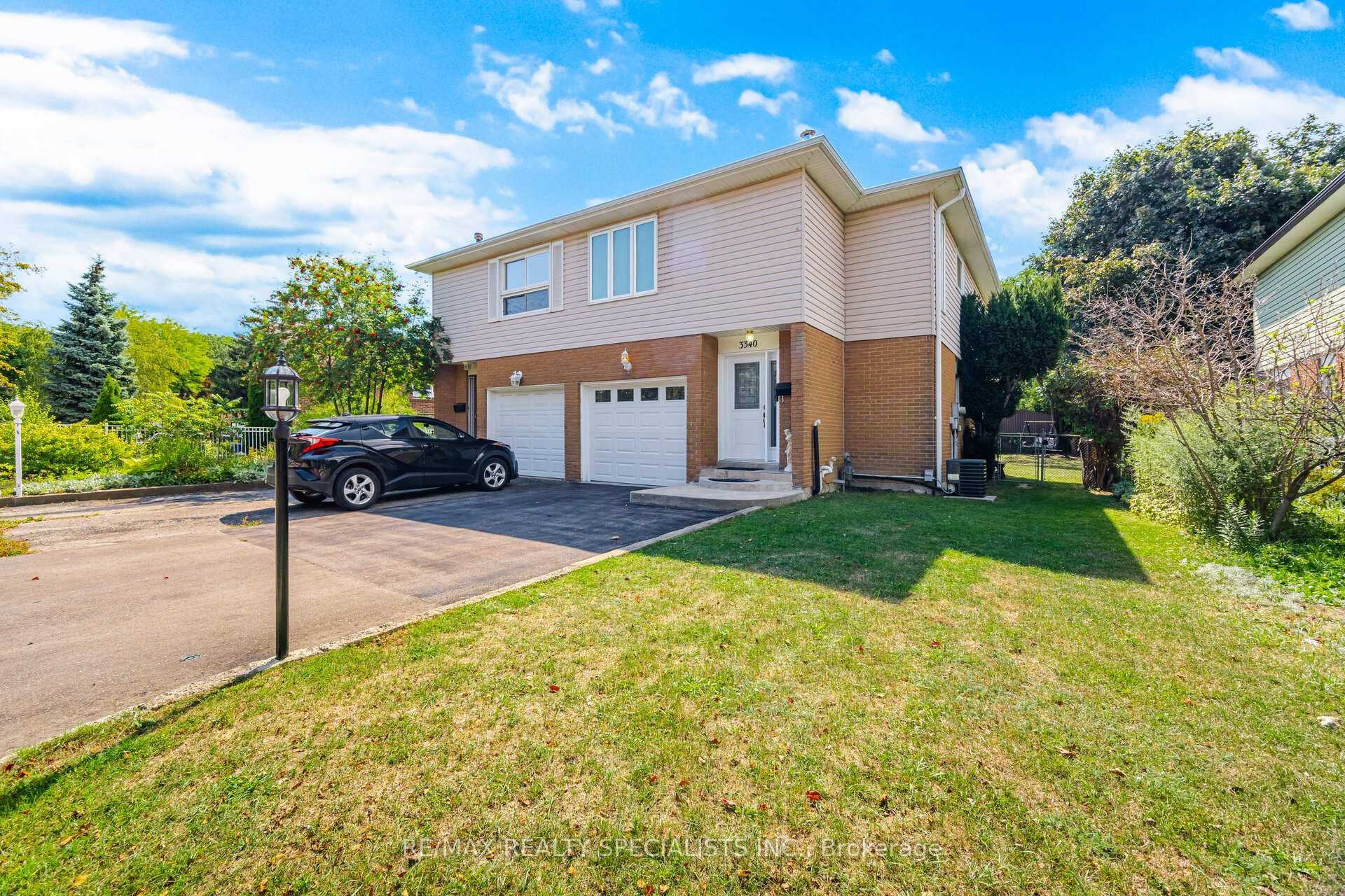 3340 Tallmast Crescent photo 1