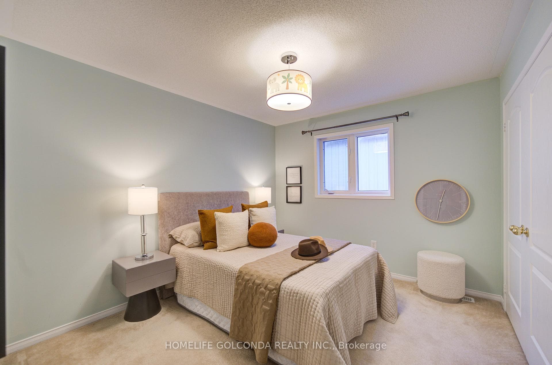 27 Lindcrest Manor photo 22
