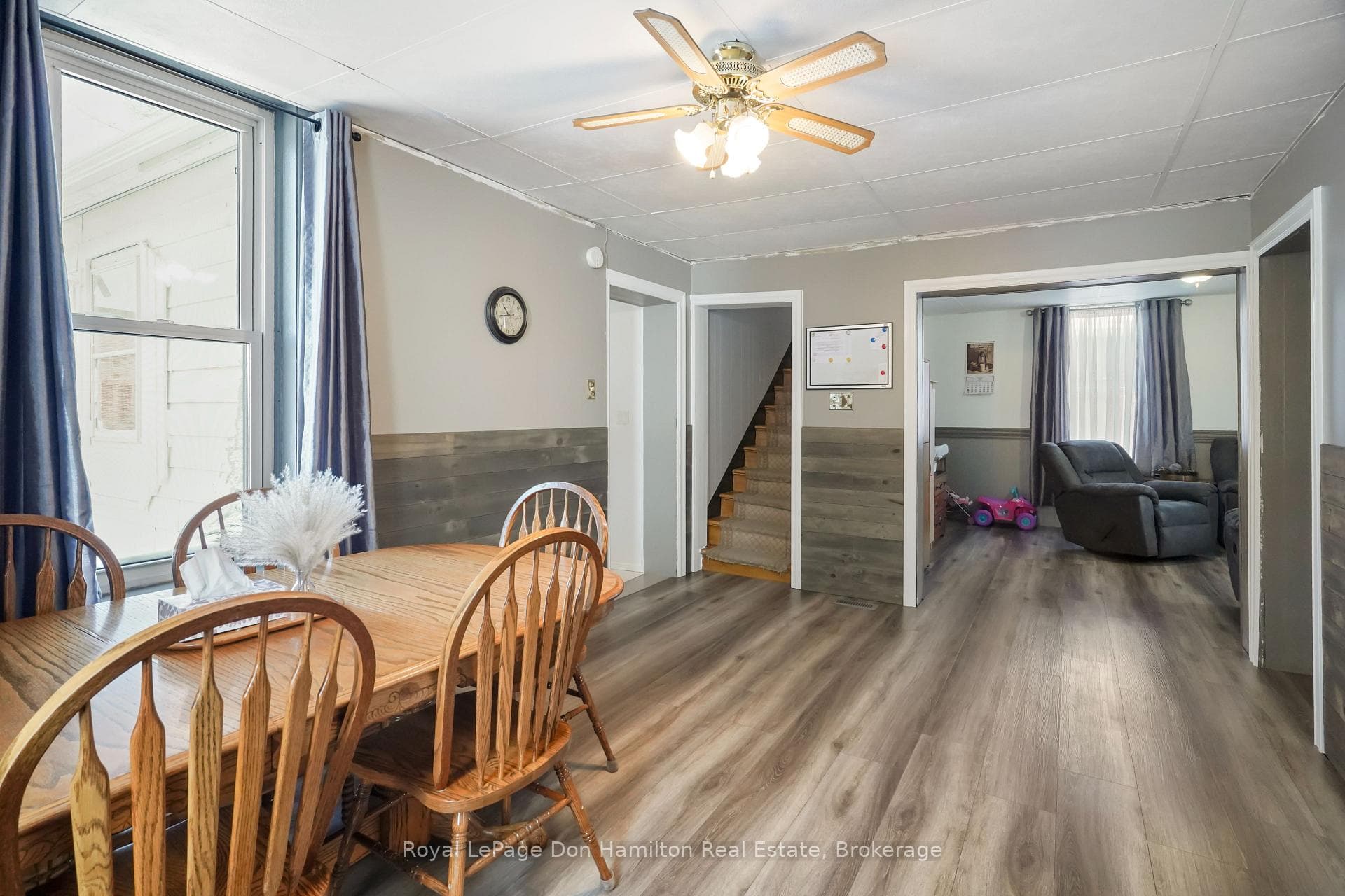 540 Ainley Street photo 16