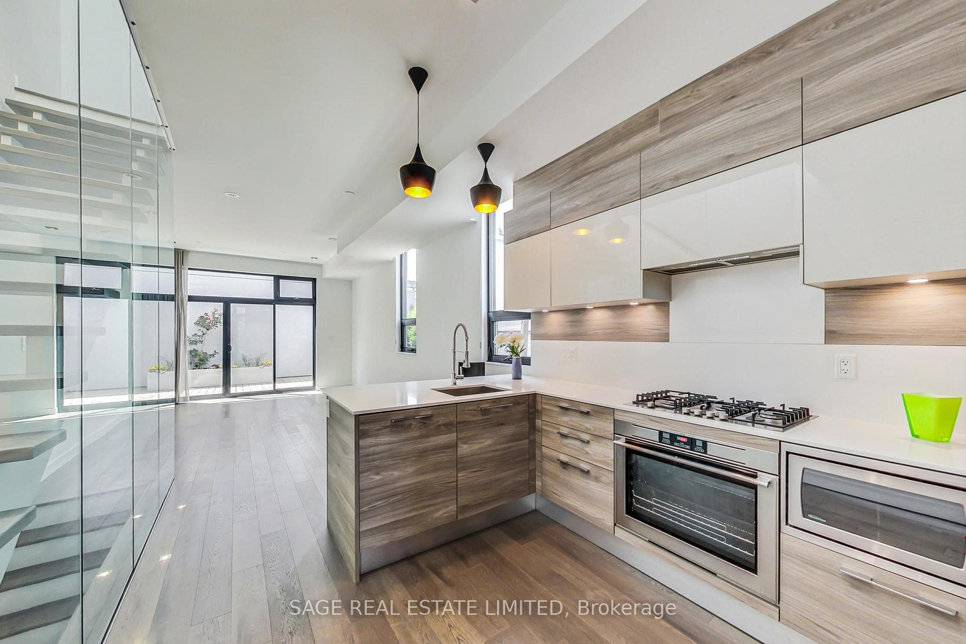 478 Shaw Street photo 9
