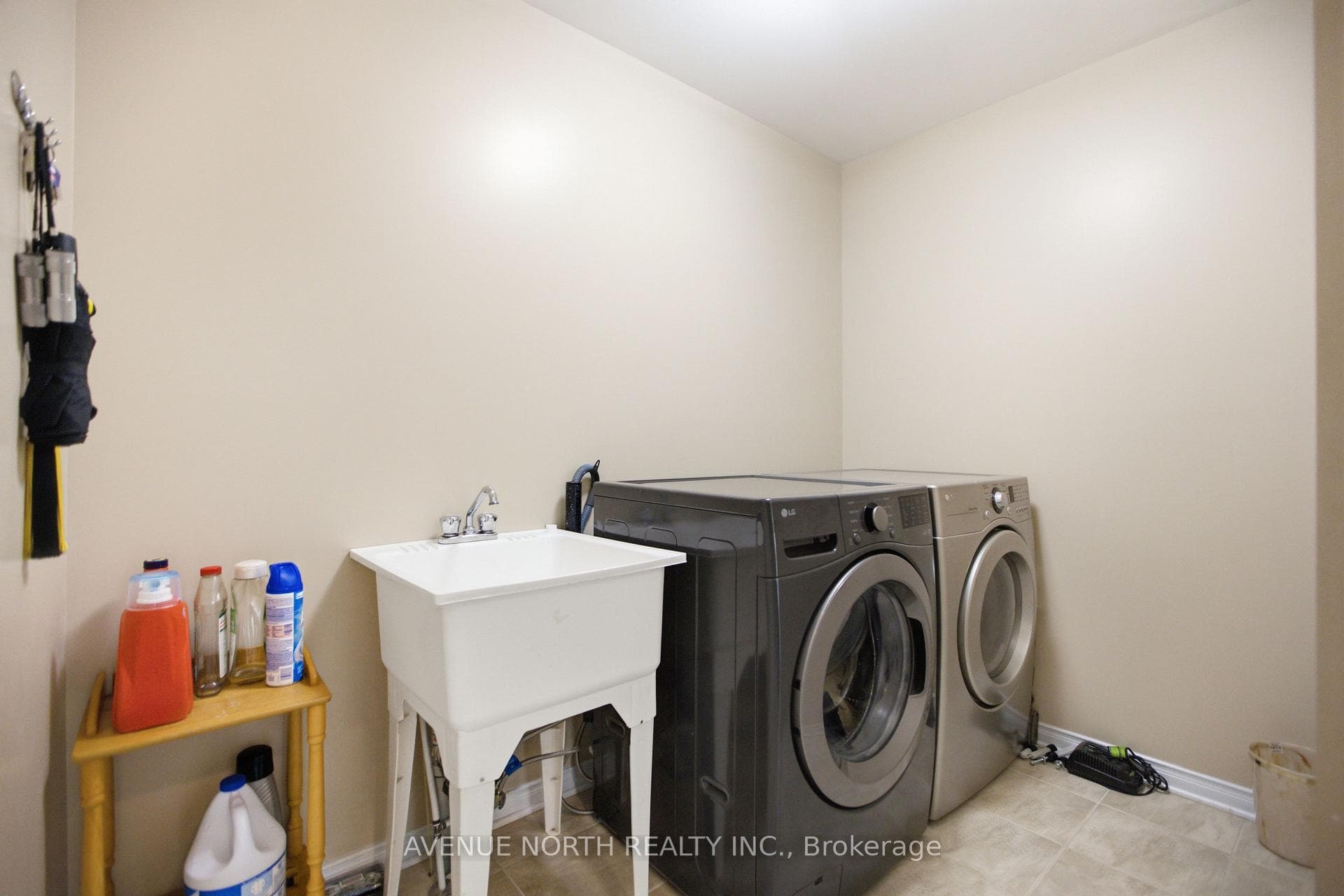 112 Sunita Crescent photo 20