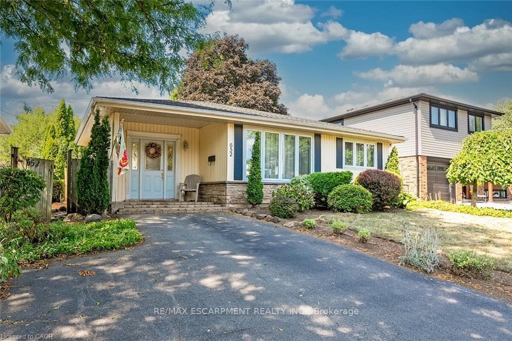 652 Ardleigh Crescent photo 1