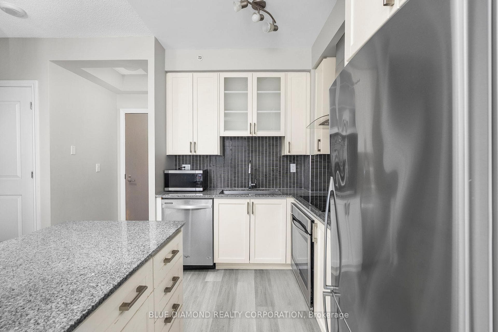 9090 Yonge Street Unit 1503 photo 4