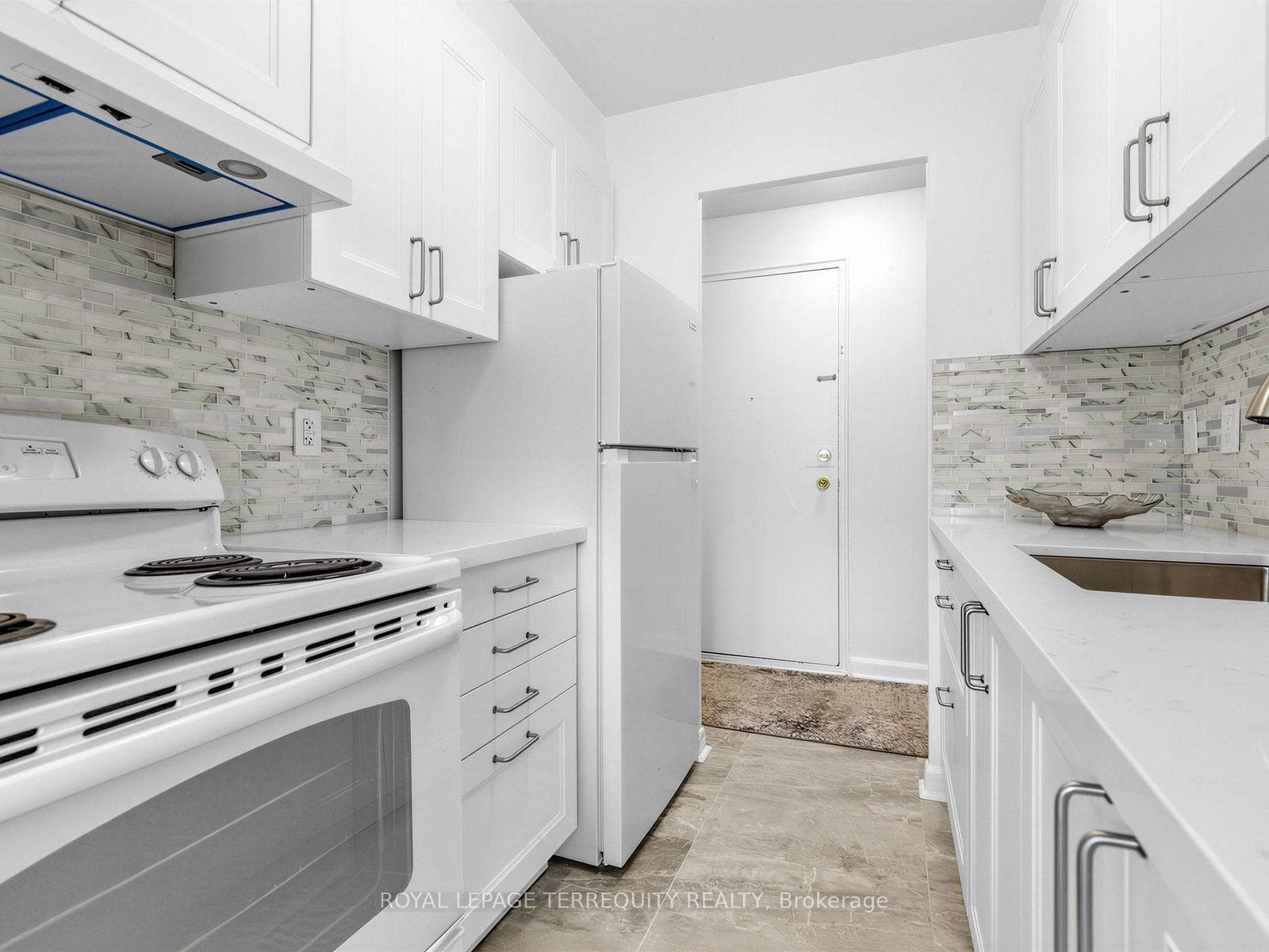 8 Kingsbridge Court Unit 404 photo 12