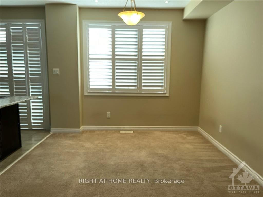 643 LAURALEAF Crescent photo 8