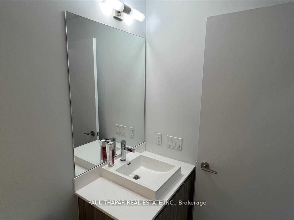 251 Manitoba Street Unit 825 photo 15