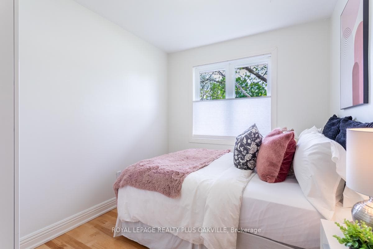 583 Taplow Crescent photo 16