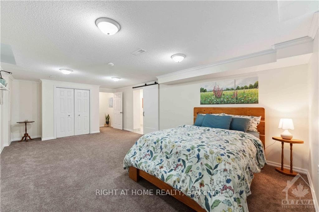 122 STREAMSIDE Crescent photo 26