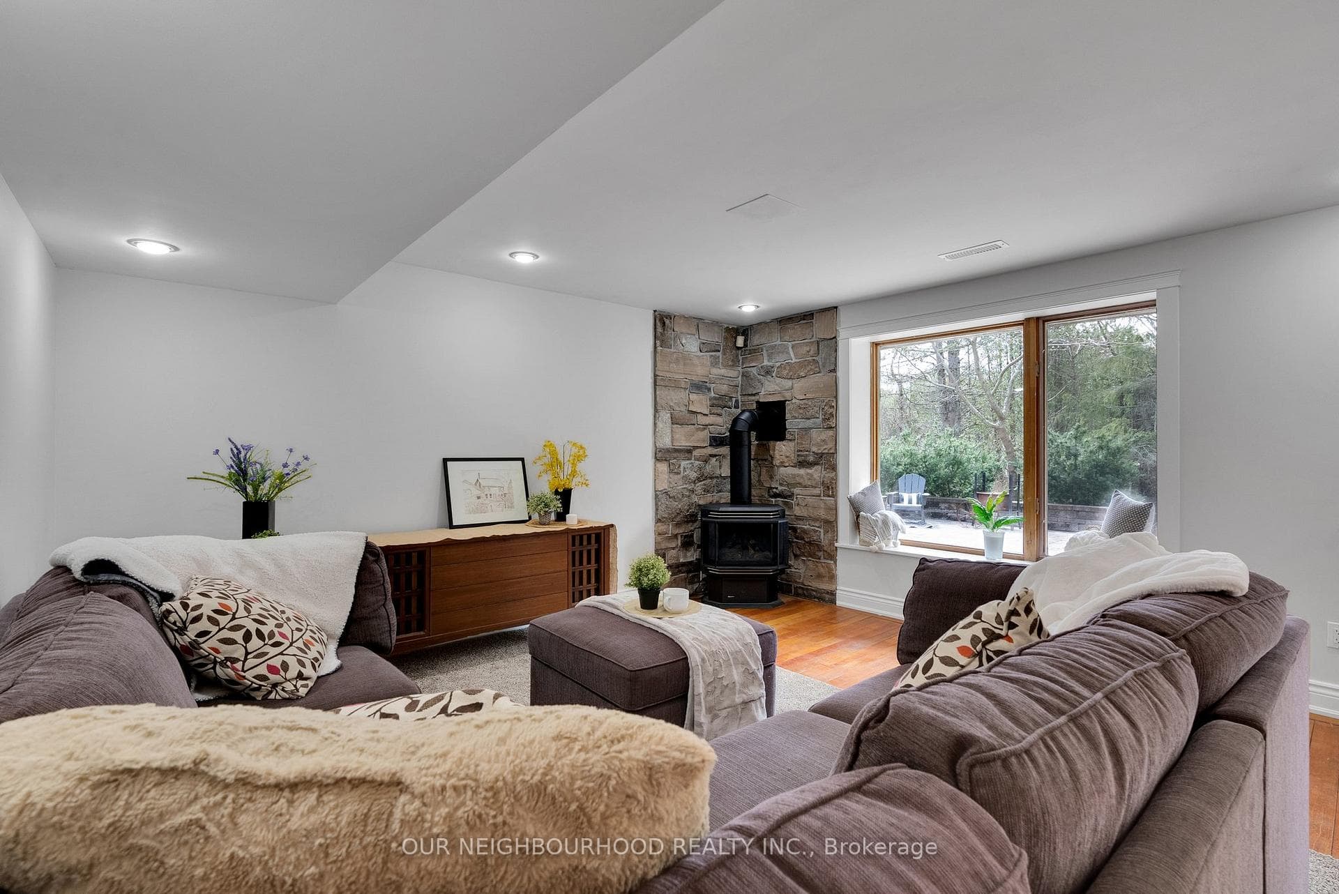 4582 Walsh Road photo 29