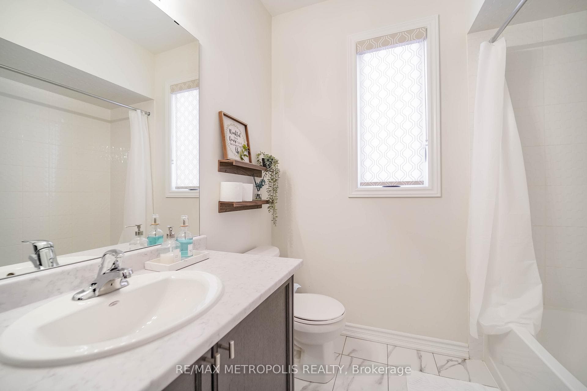 17 Hickling Lane photo 31