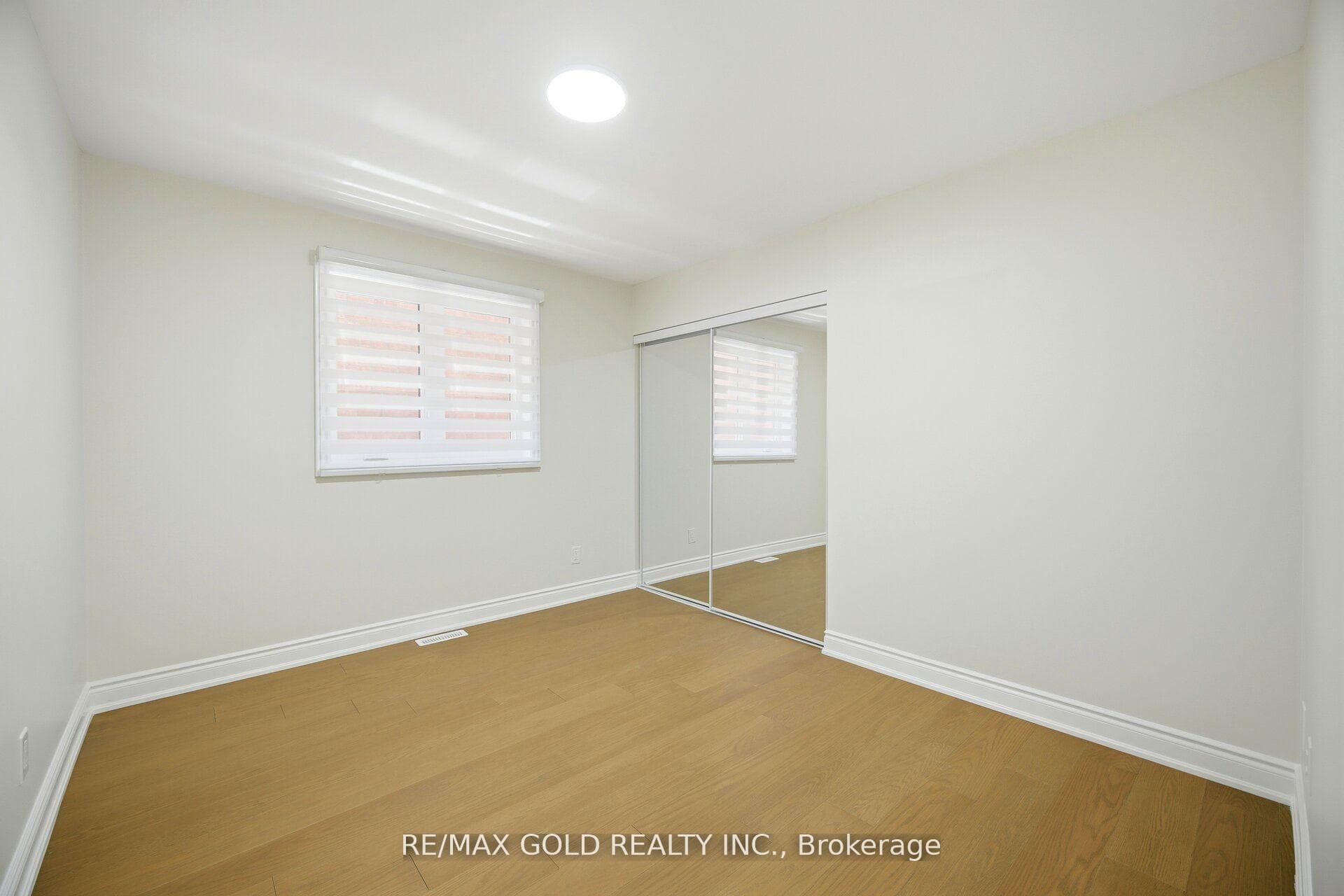 37 Lord Simcoe Drive photo 34