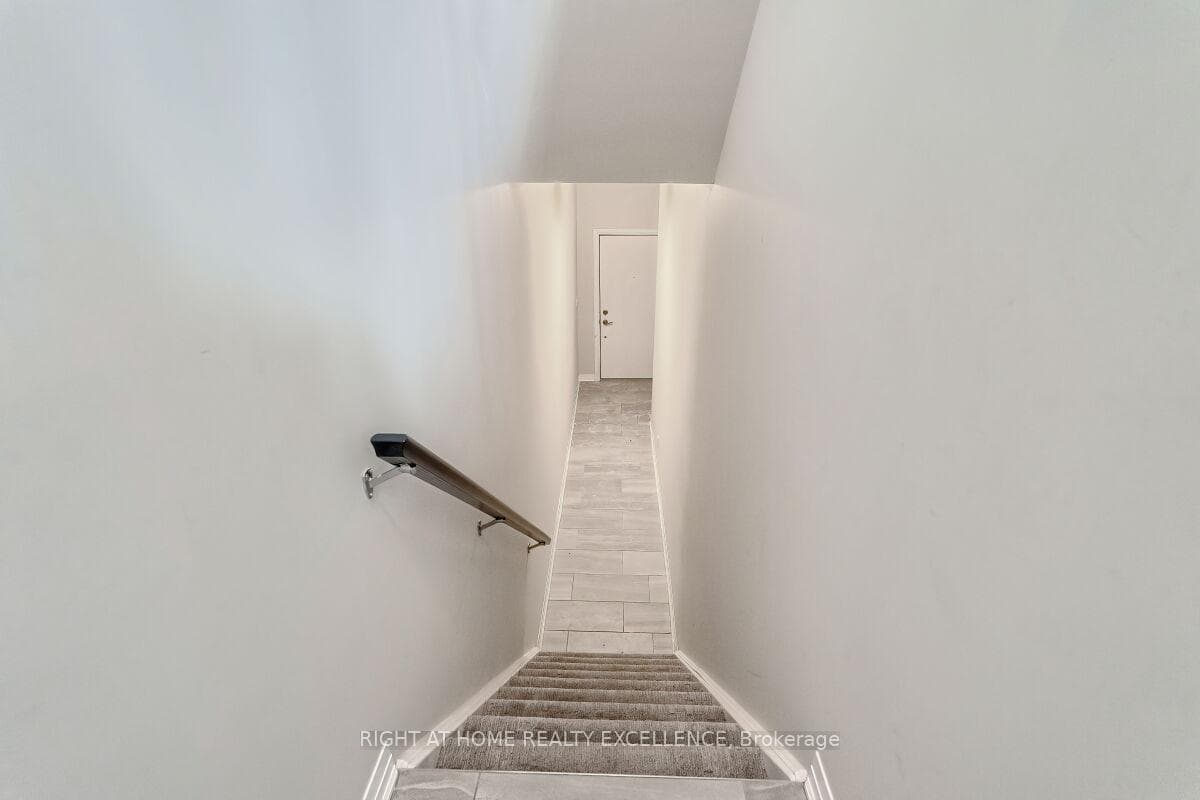 124 Seabrook Drive Unit 7 photo 4