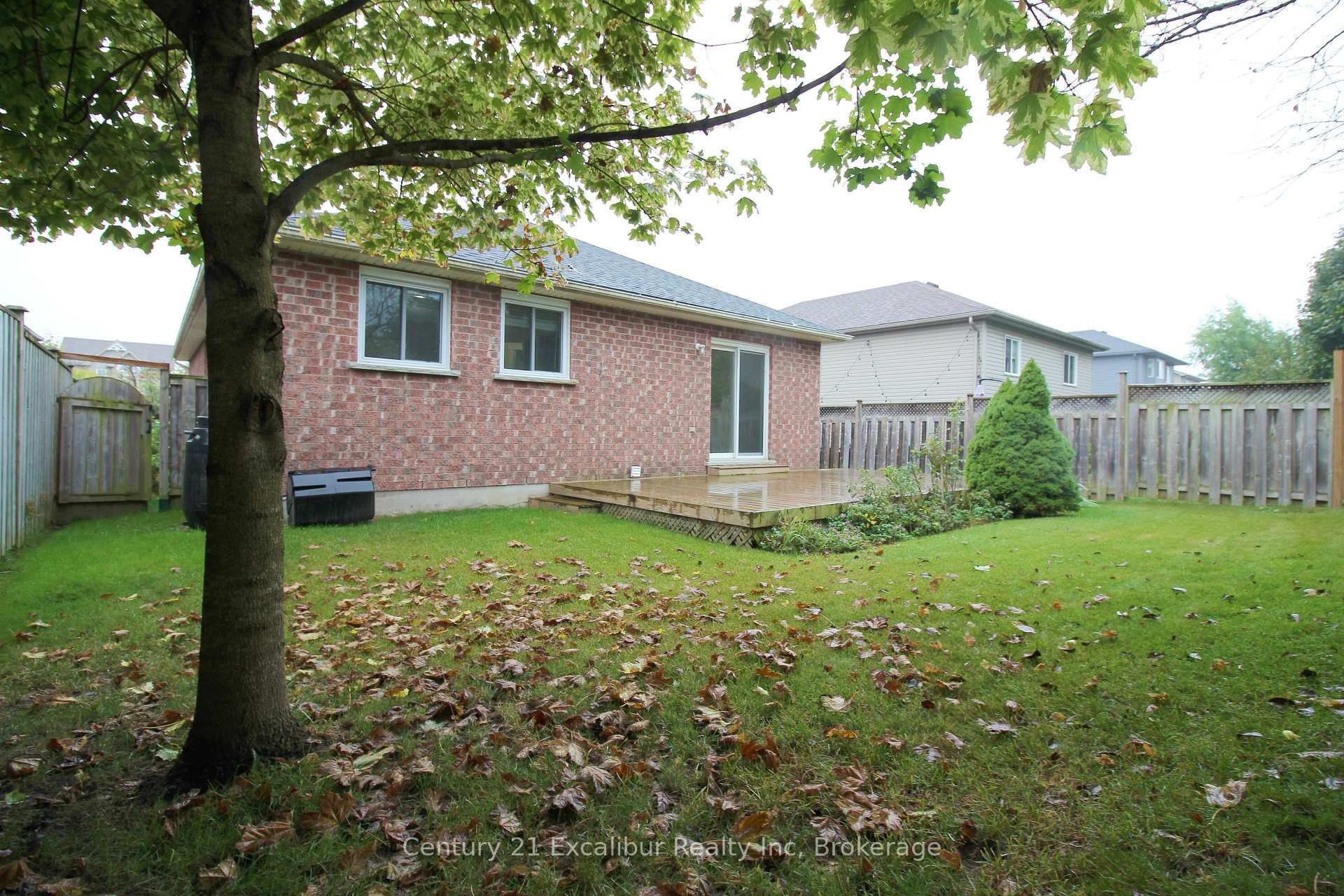 586 Mctavish Street photo 14