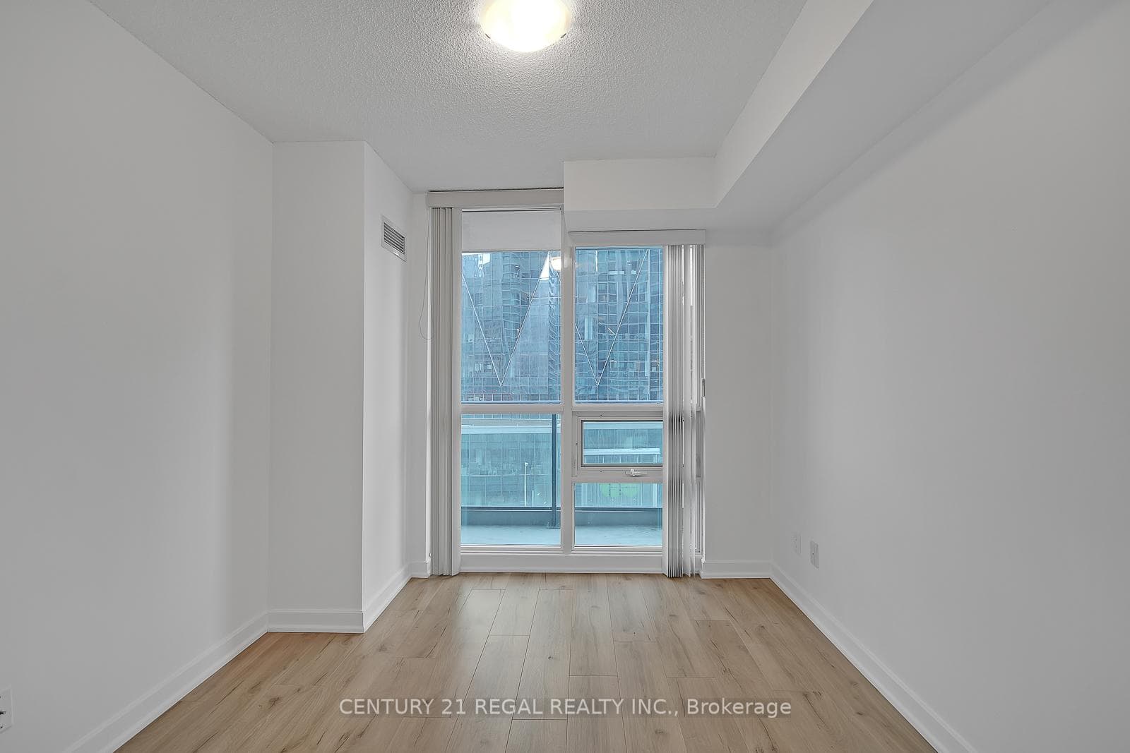 18 Harbour Street Unit 1003 photo 18