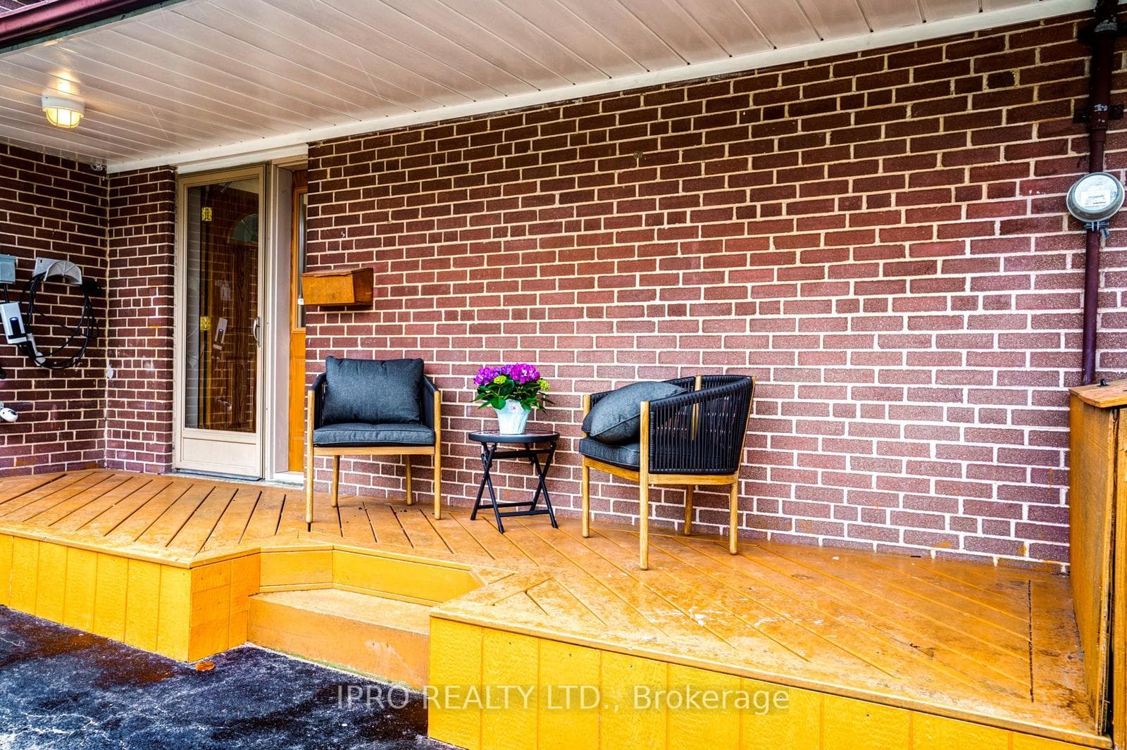 69 Tivoli Court photo 3