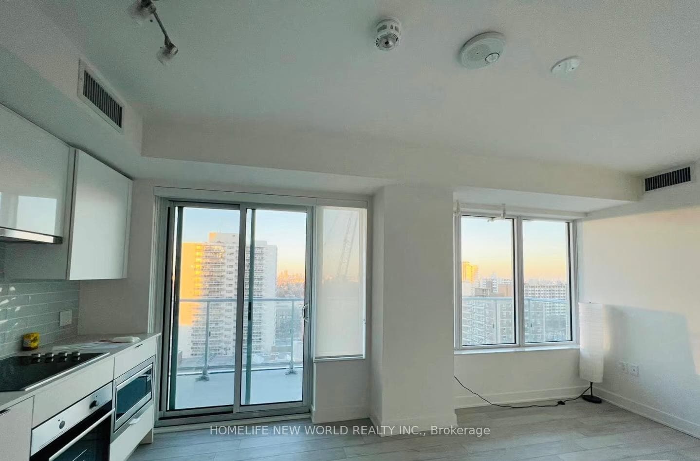 195 Redpath Avenue Unit 1204 photo 3