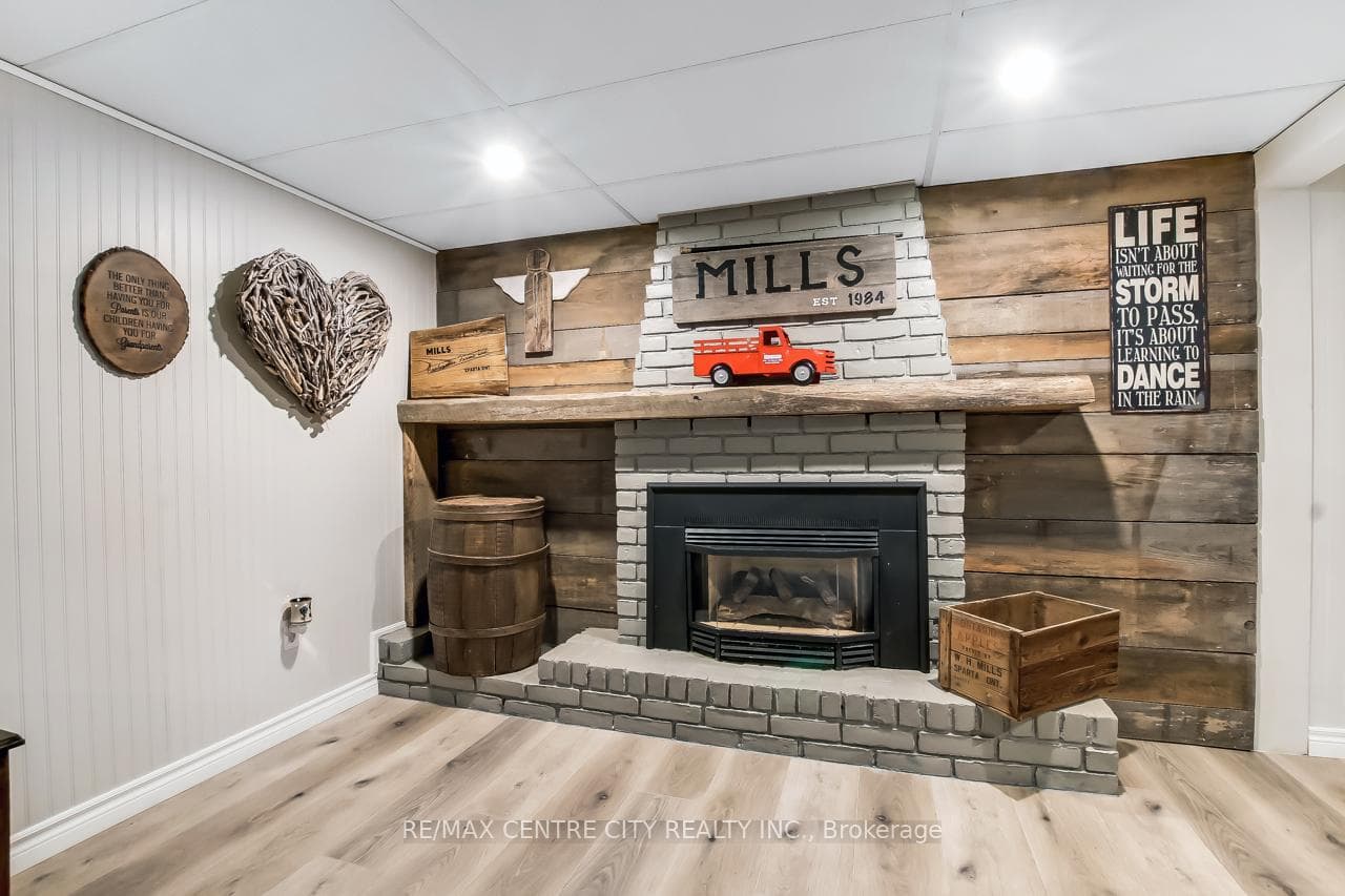 388 Larry Street photo 20
