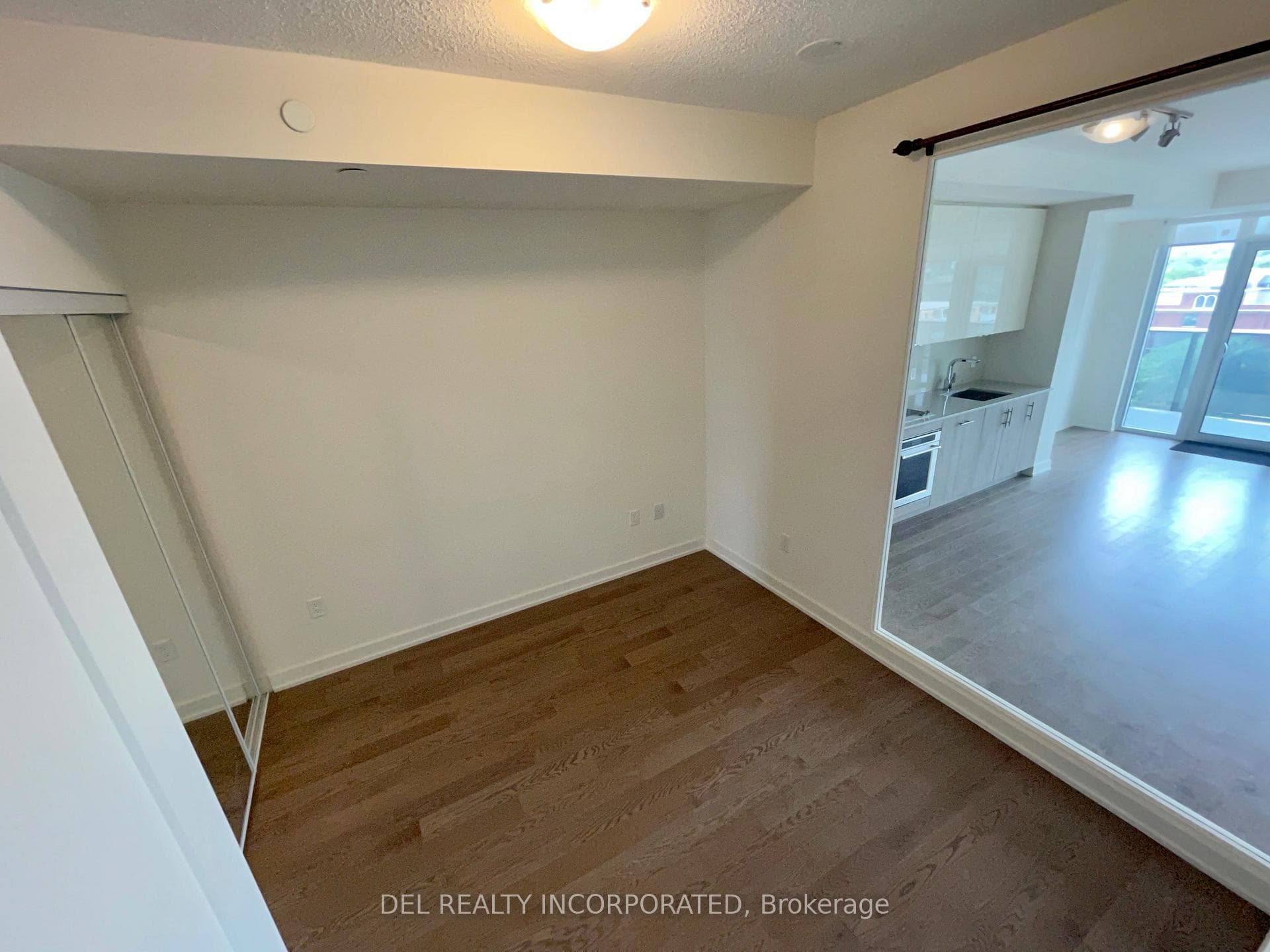 330 Richmond Street Unit 1015 photo 5