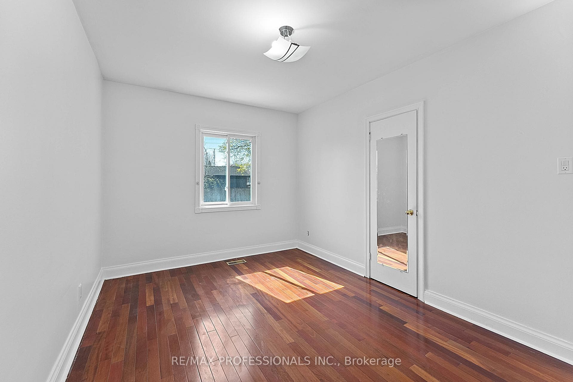 46 Stock Avenue photo 16