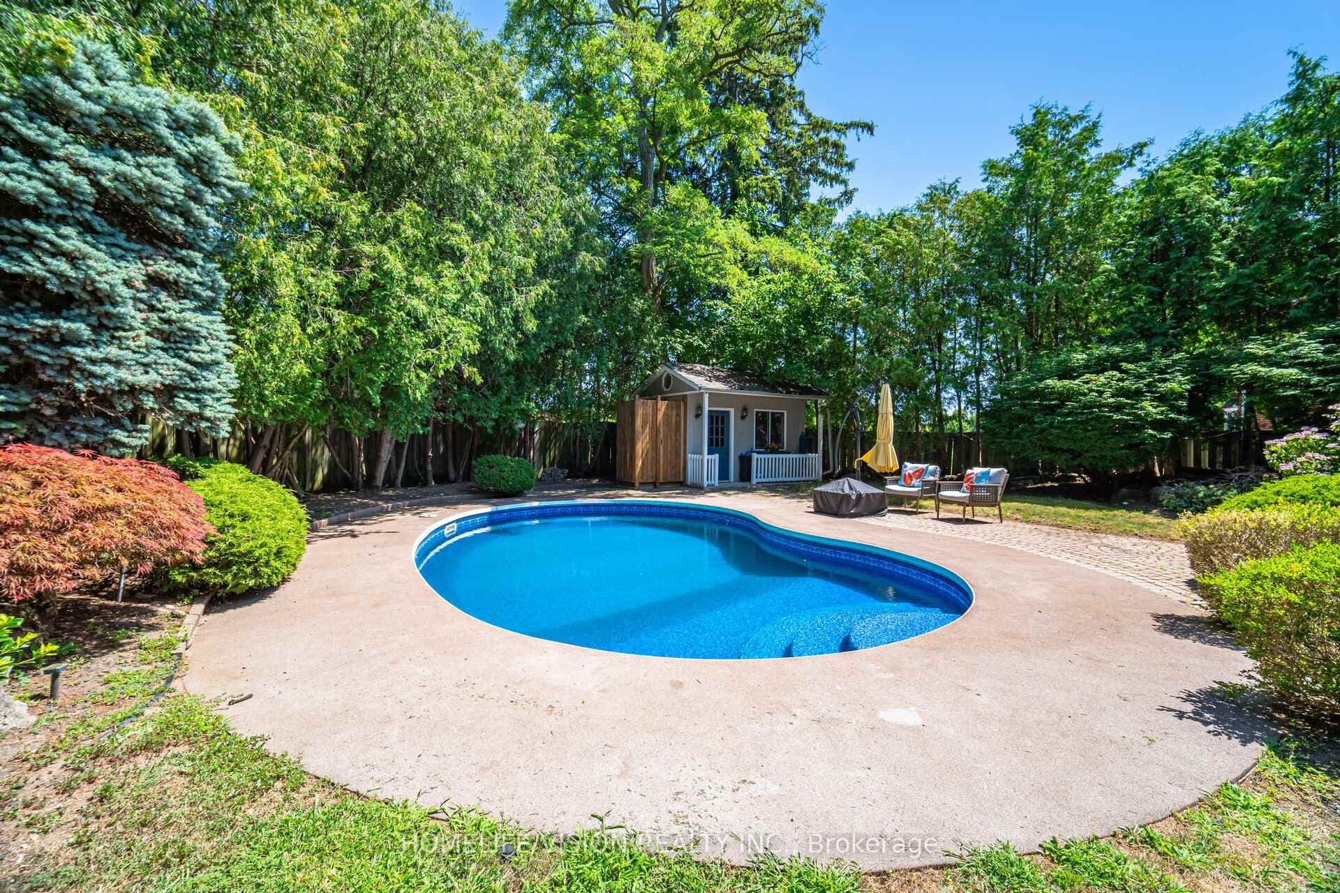 1298 Bunsden Avenue photo 40