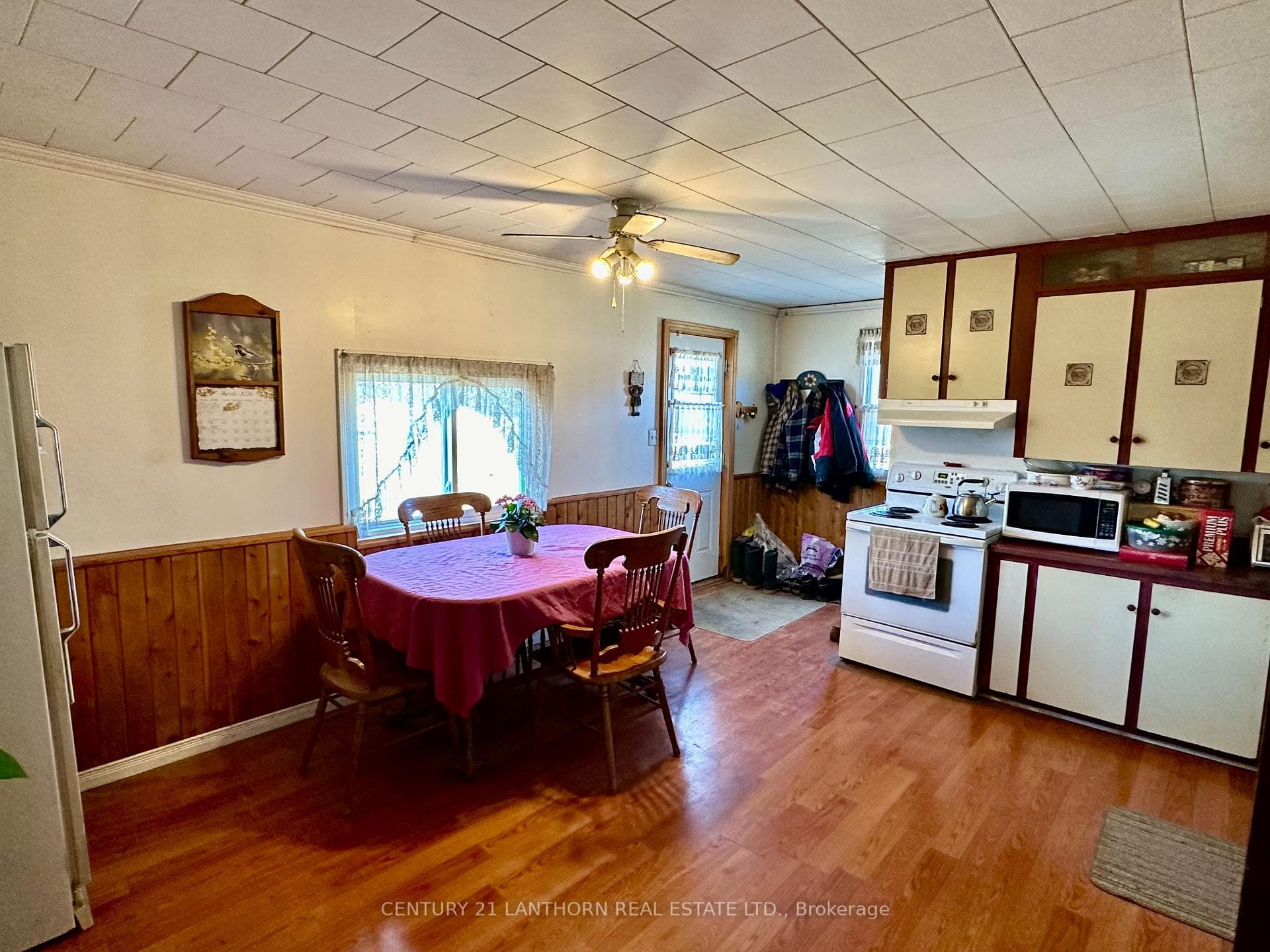 878 Barry Road photo 10