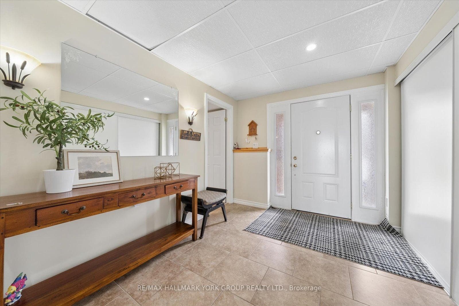 168 Irving Drive photo 4