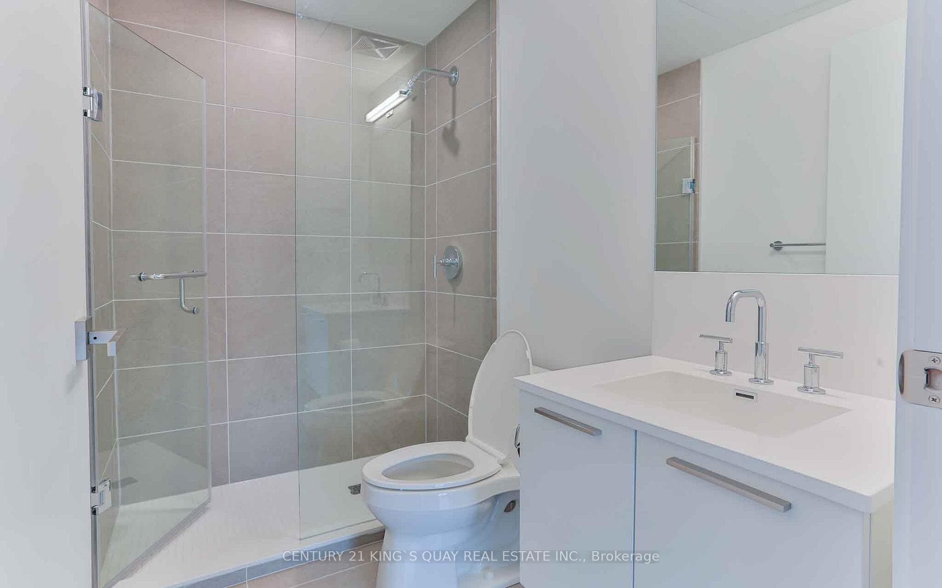 3 Gloucester Street Unit 1617 photo 4