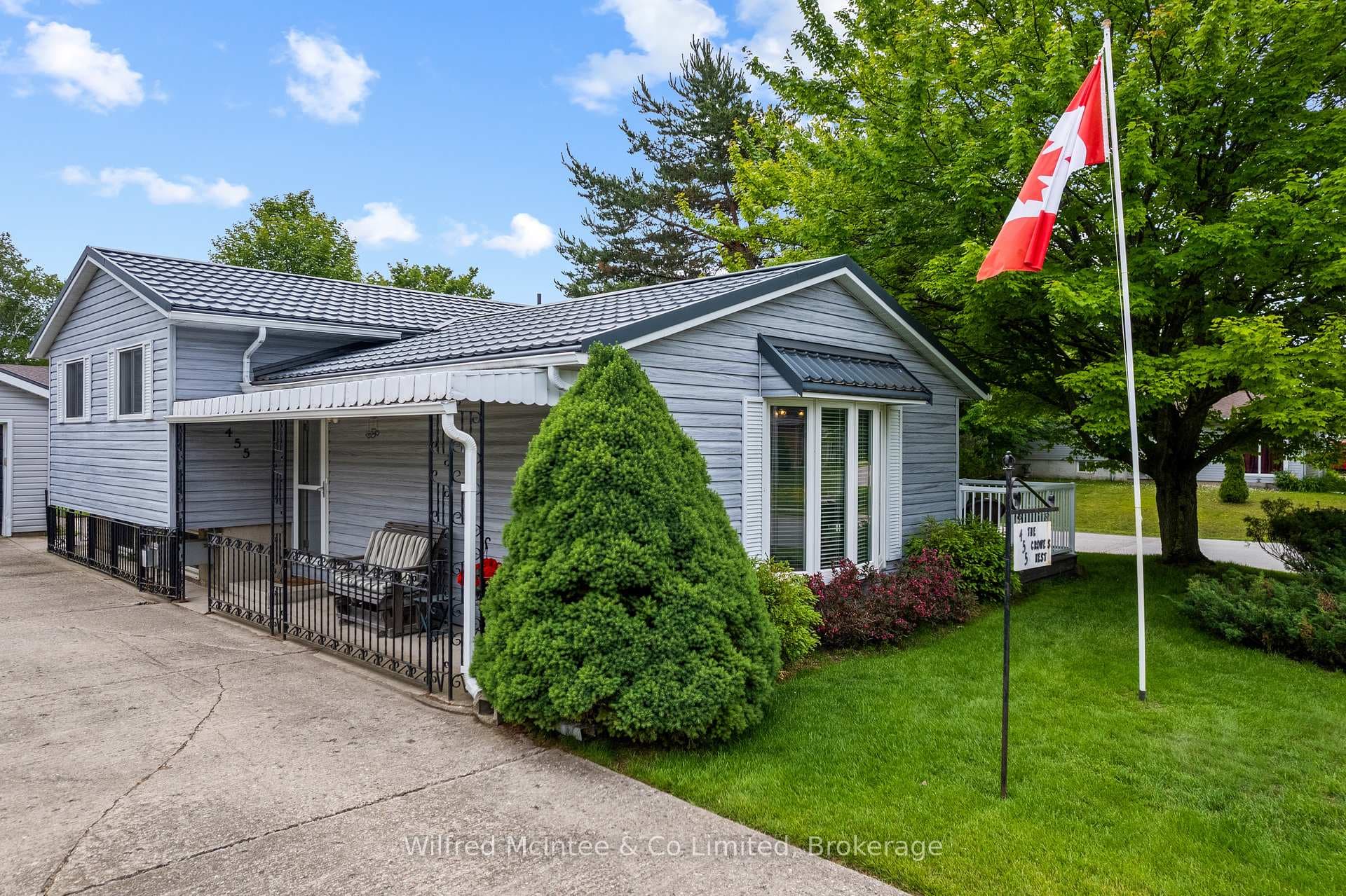 455 Bruce Street photo 2