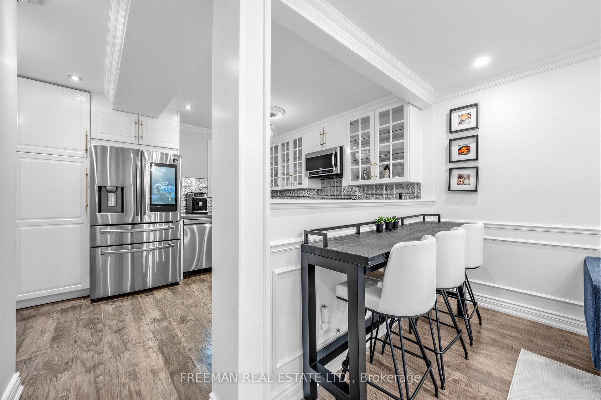 Breakfast Bar Overlooking Kitchen