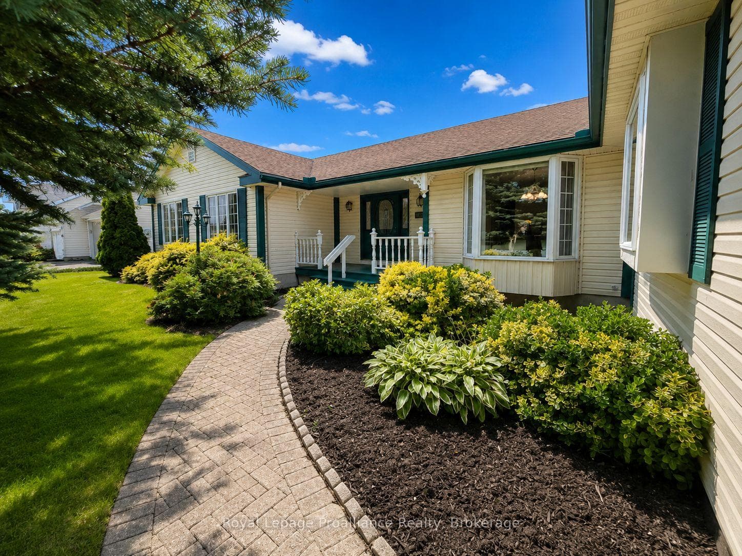88 Westwind Crescent photo 3
