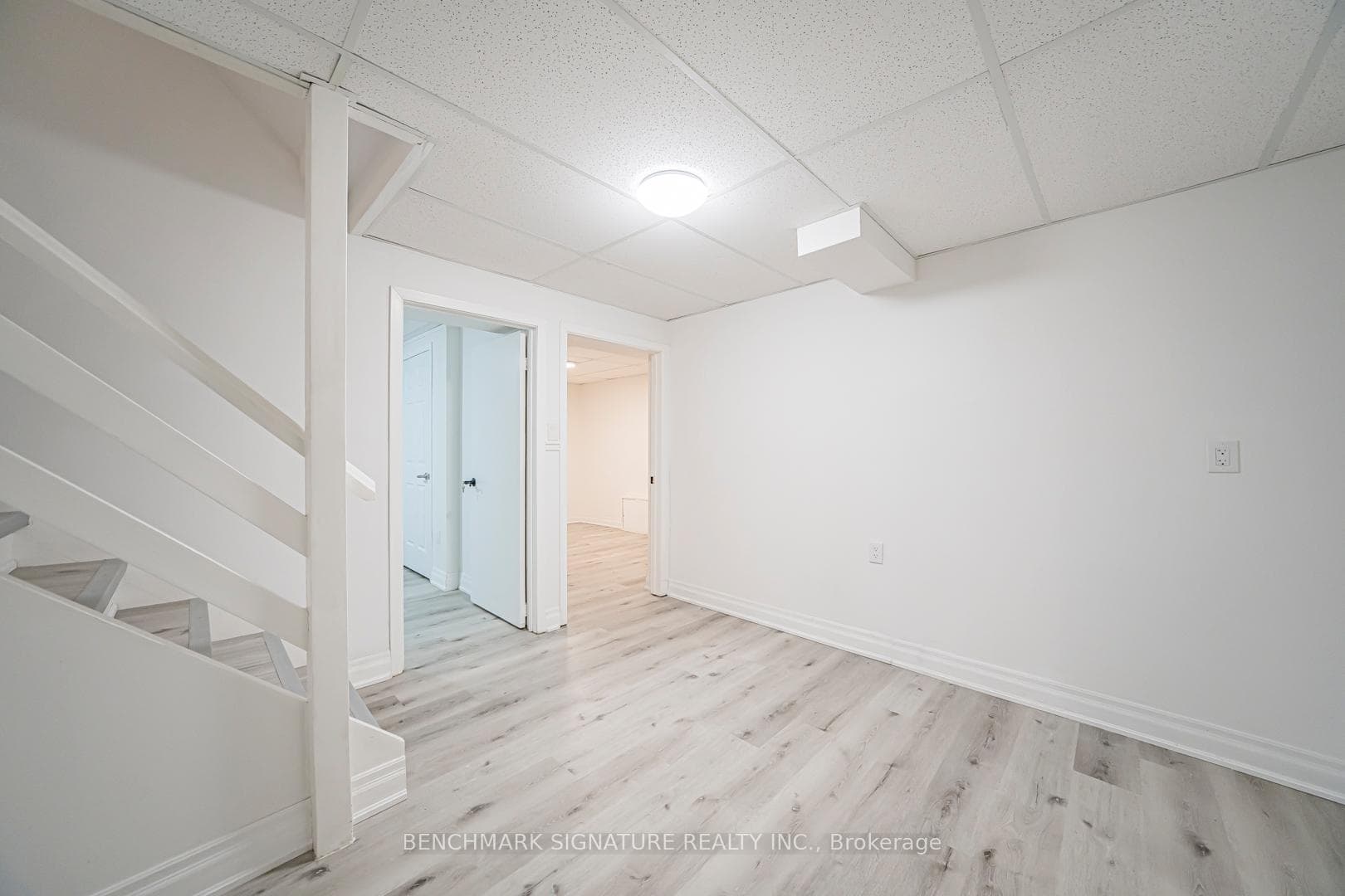 115 Simonston Boulevard photo 35
