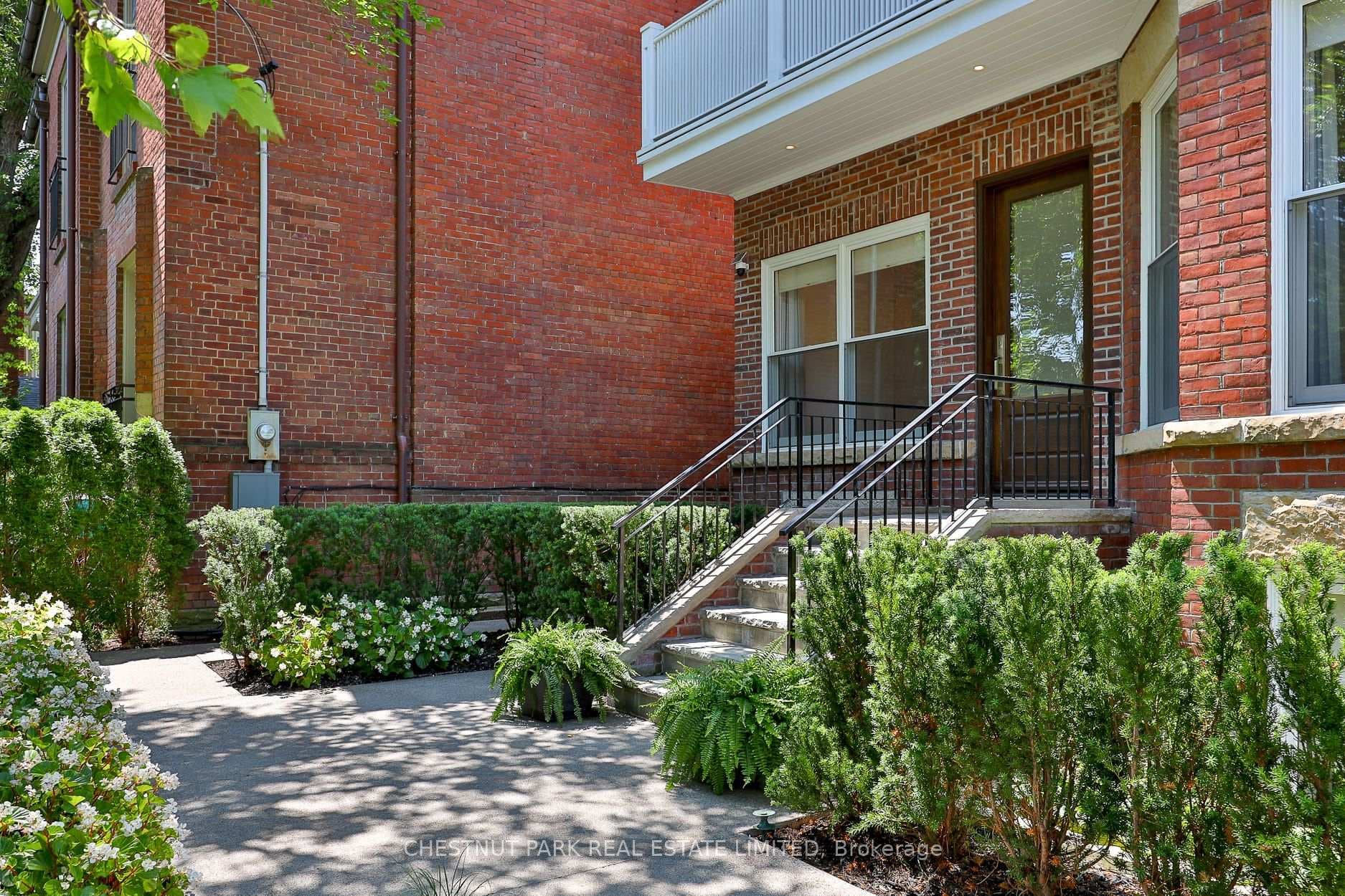 16 Scarth Road Unit 1 photo 3