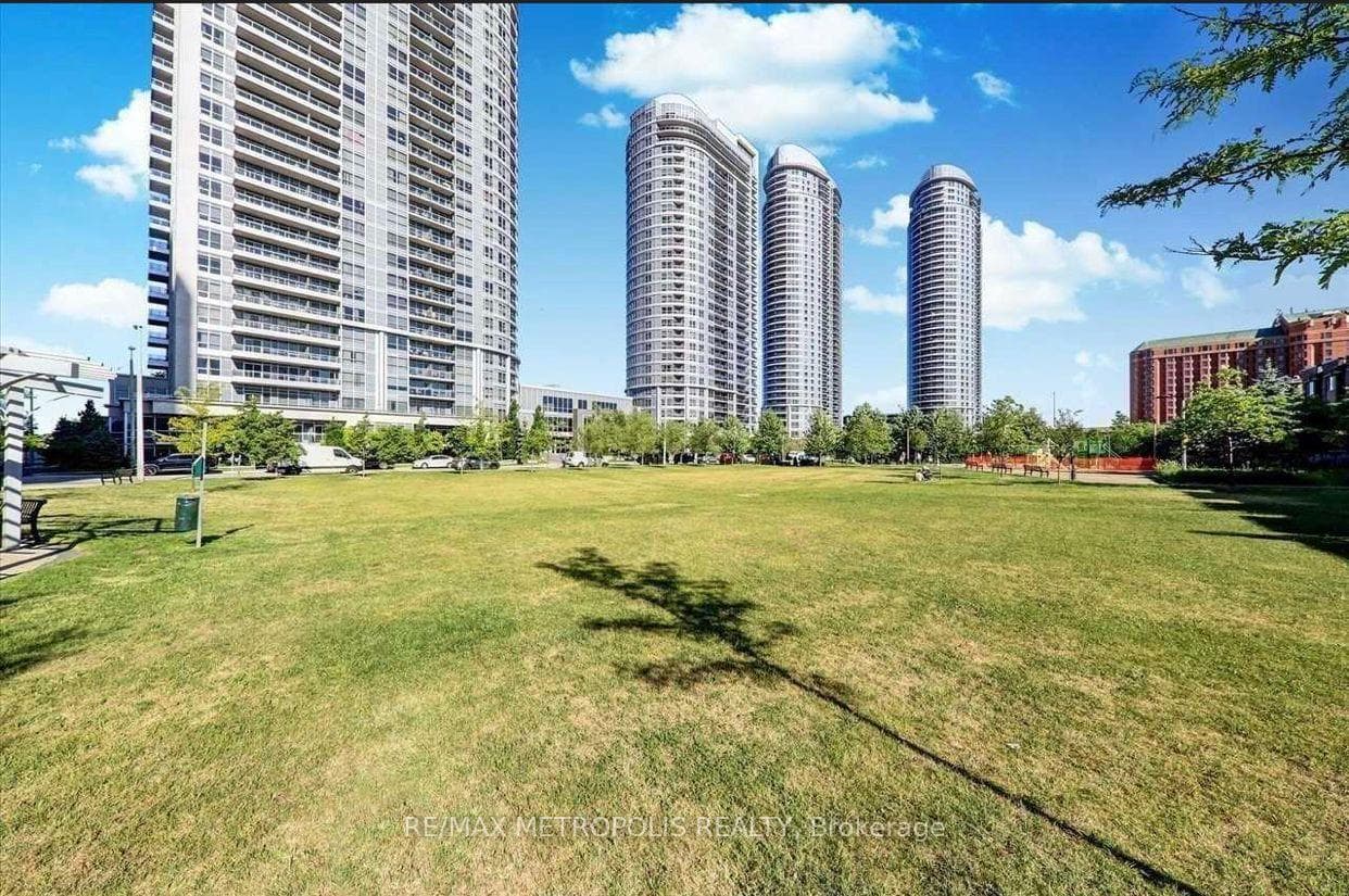 255 Village Green Square Unit 507 photo 13