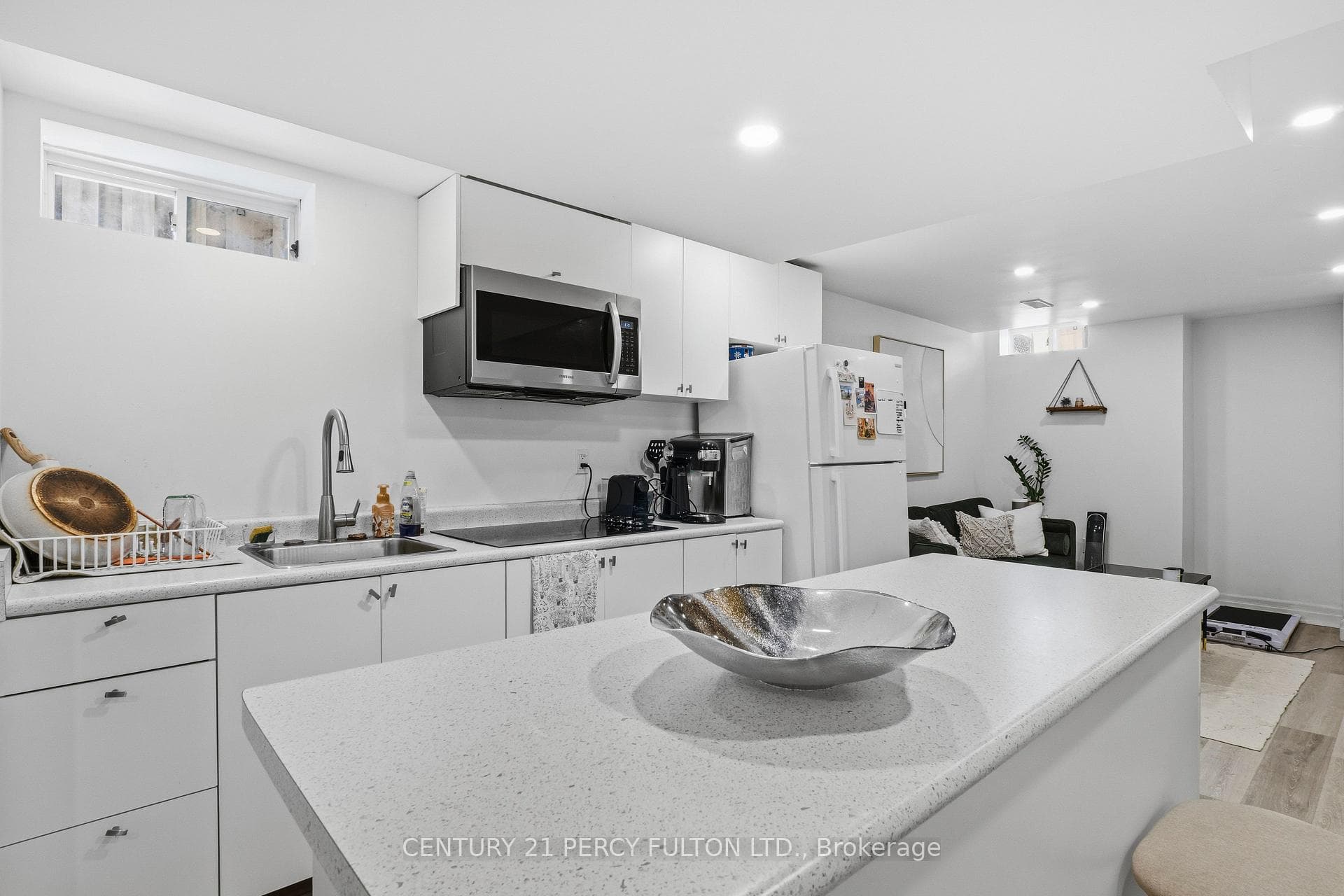 907 Oaktree Crescent Unit Basement photo 12