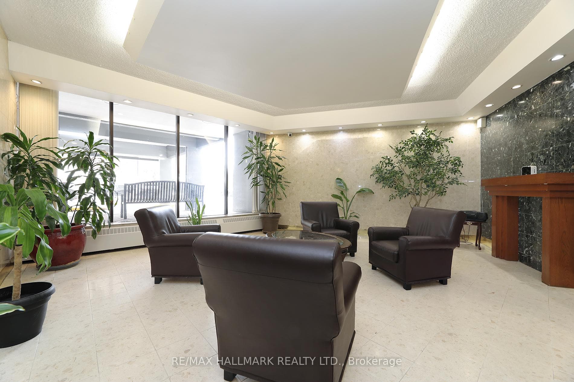 60 Pavane Linkway Way Unit 1704 photo 6