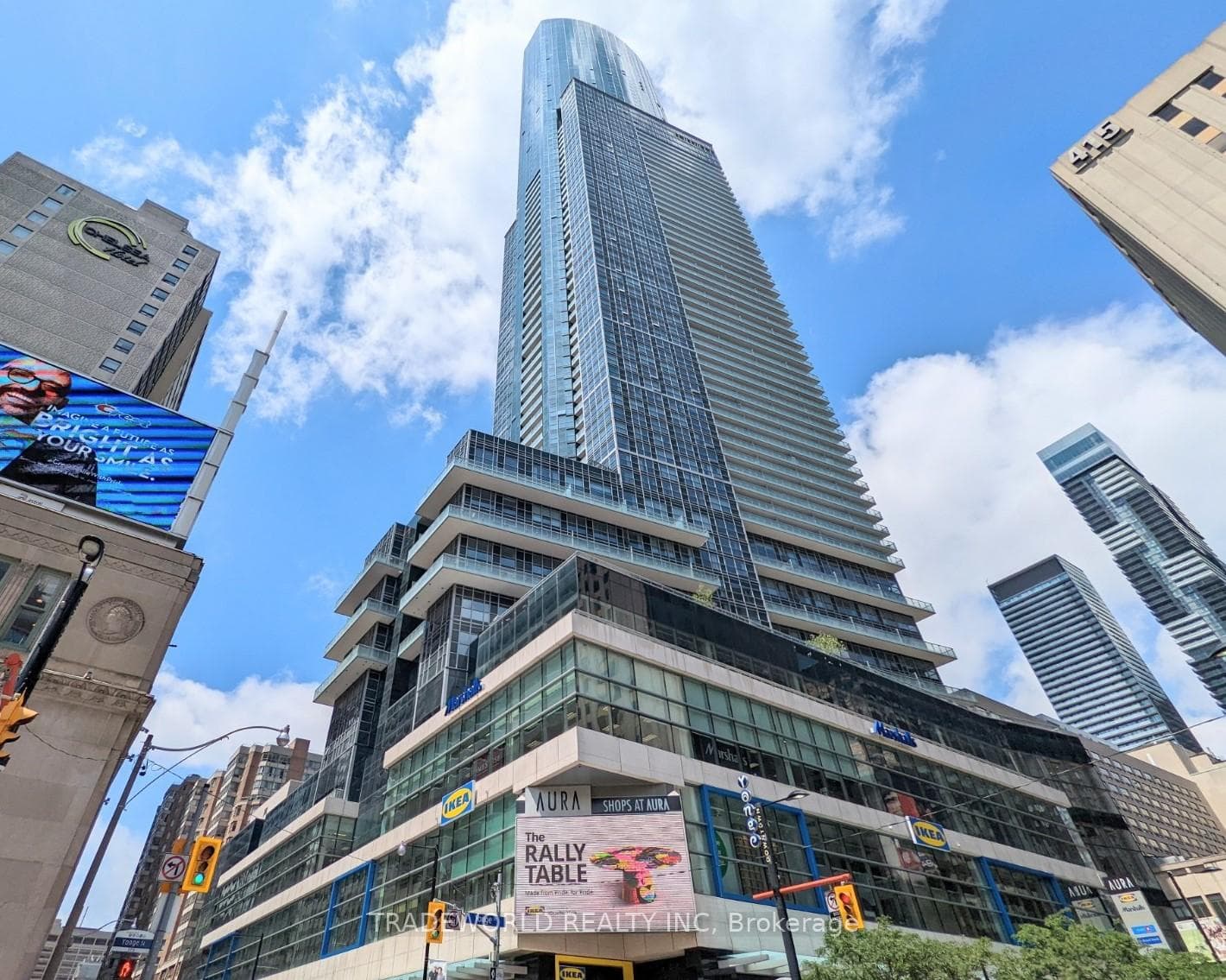 386 Yonge Street Unit 1909 photo 1