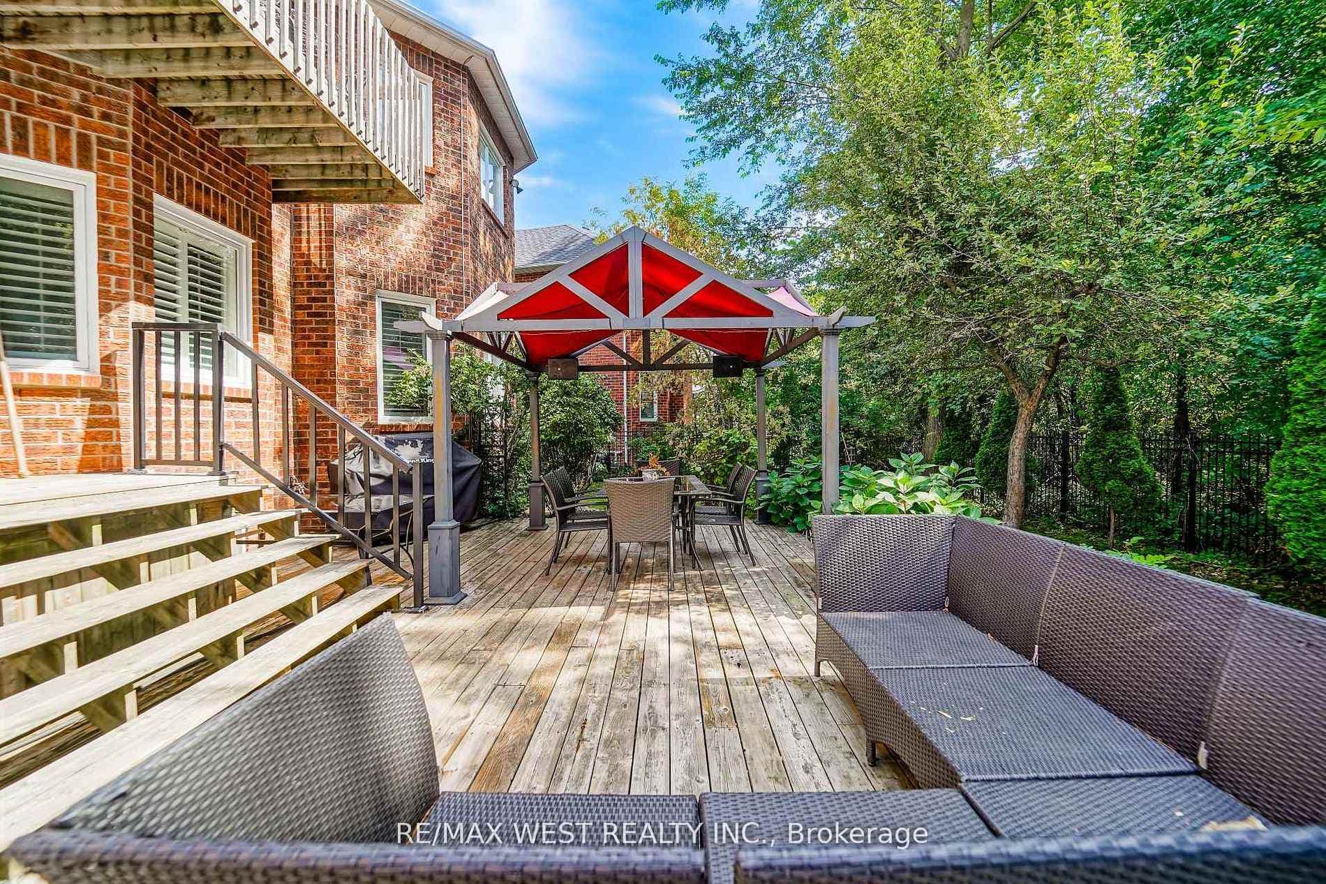 81 Woodview Drive photo 37