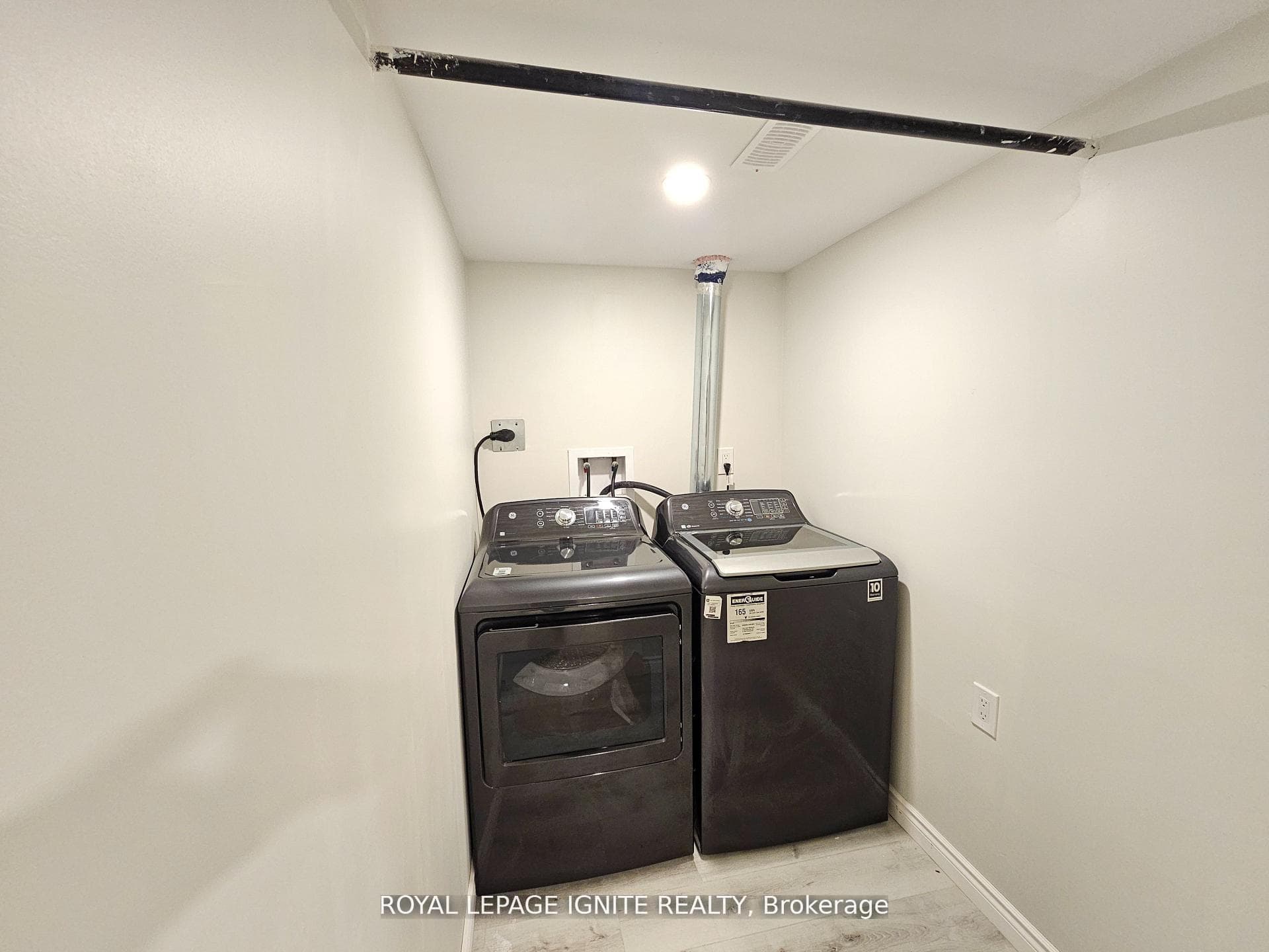 669 Sweetwater Crescent Unit Bsmt photo 11