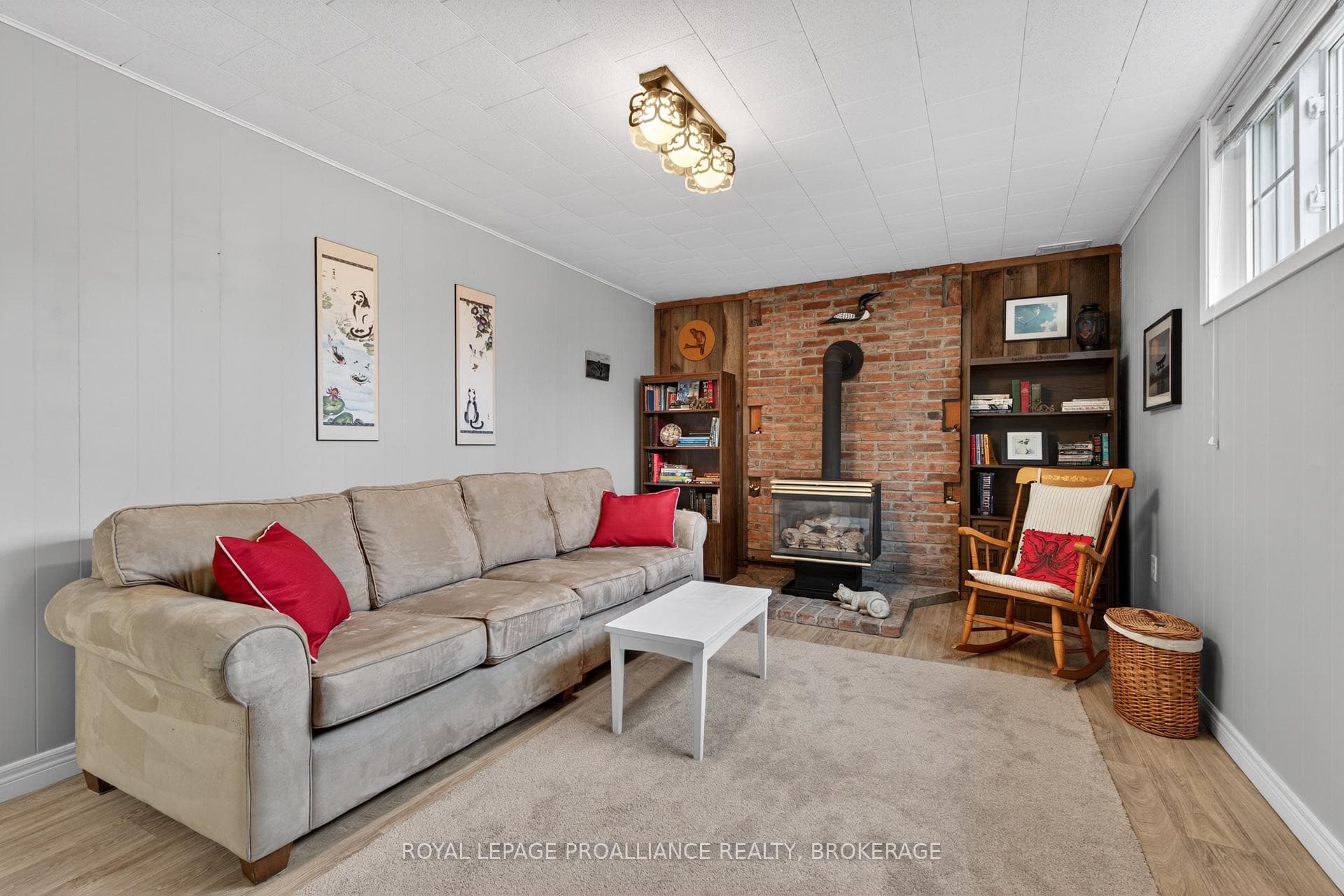 810 Camberley Crescent photo 17